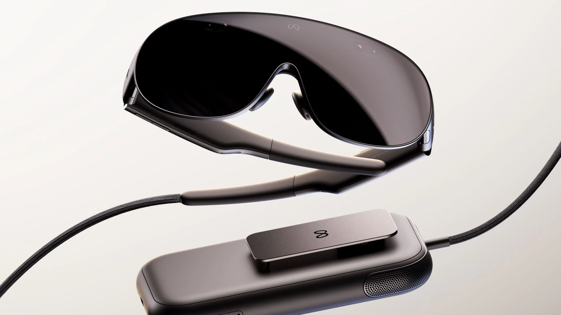Meta VR Glasses: Die Technik wird in eine kleine Box ausgelagert, die Brillen selbst wiegen deshalb kaum 100 Gramm.