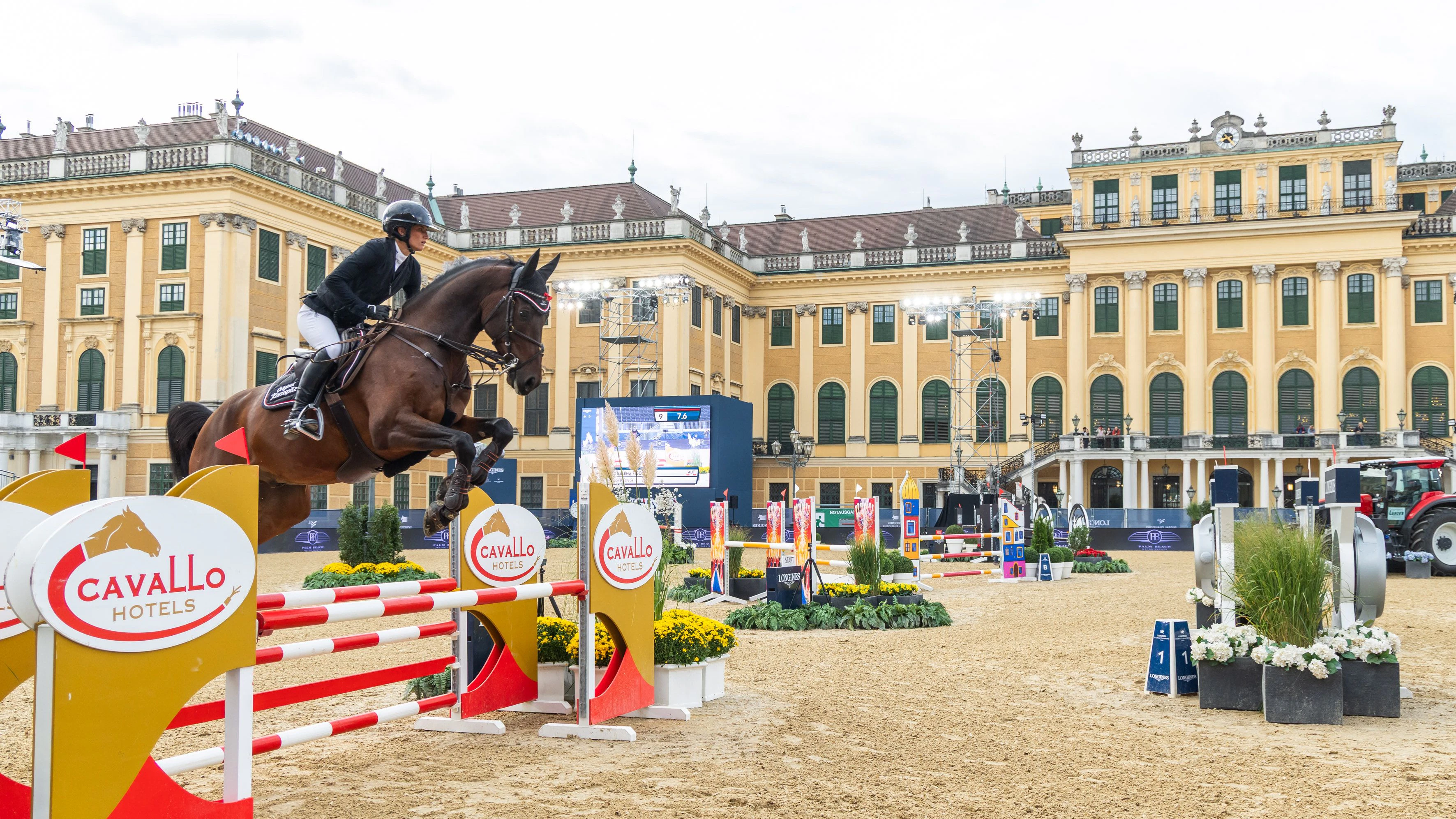 Heute.at - 350 Pferde im Ehrenhof: Schönbrunn ist im Reitfieber