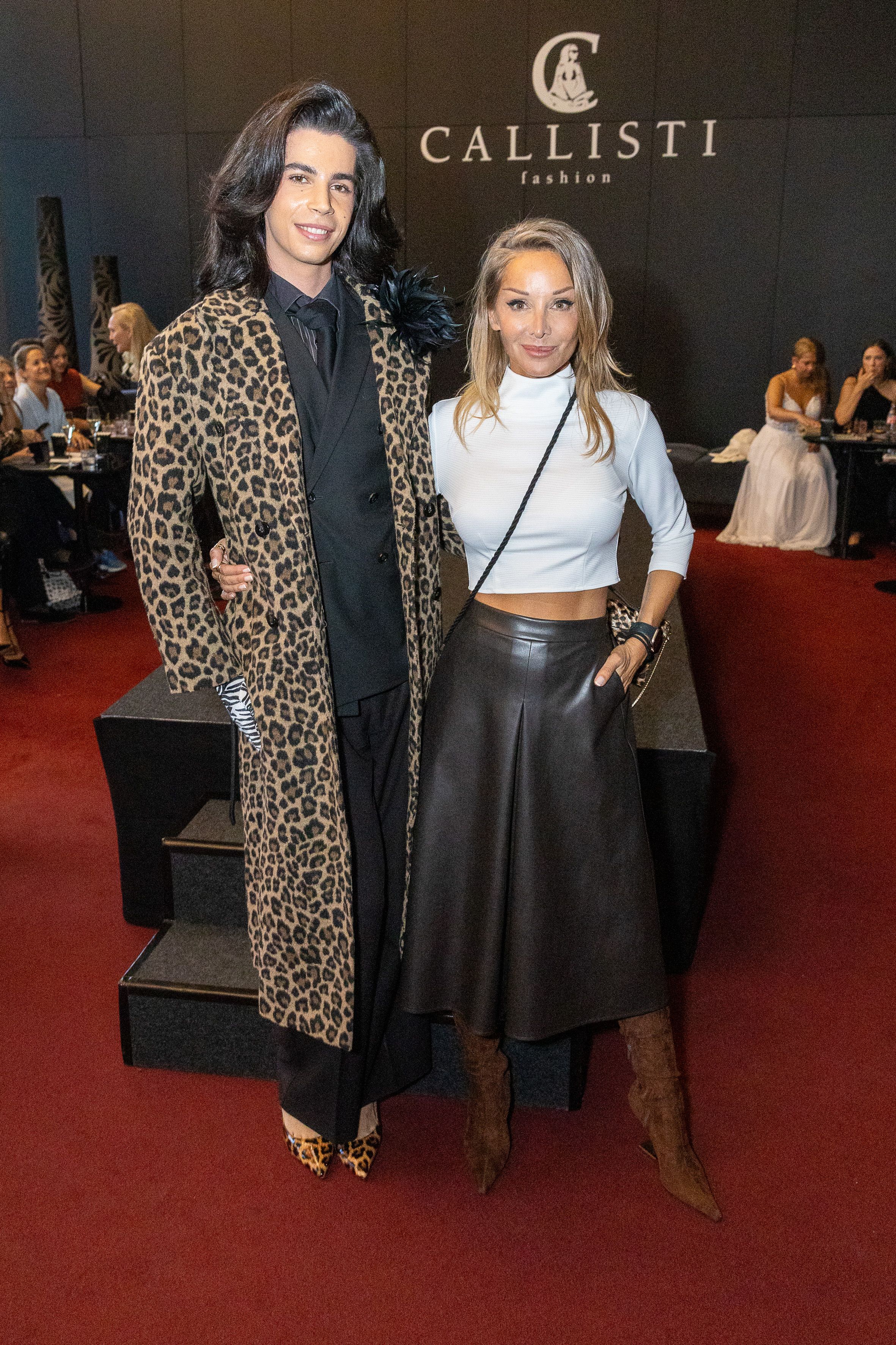 Alexavius Hefko mit Designerin Martina Mueller Callisti bei der Fashion Show