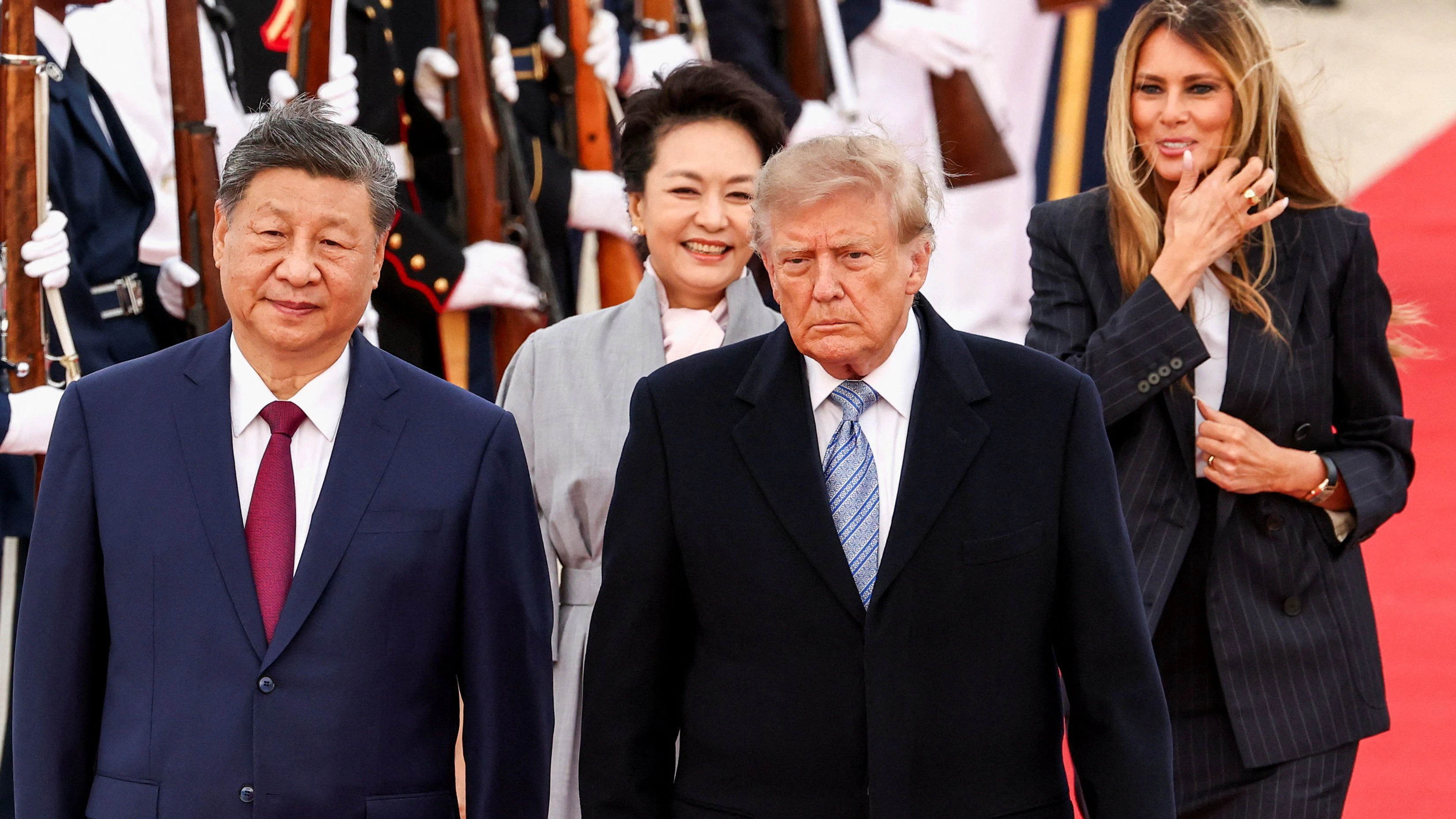 US-Präsident Donald Trump und US-First-Lady Melania Trump haben den chinesischen Präsidenten Xi Jinping und dessen Ehefrau Peng Liyuan nach der Landung auf der Joint Base Andrews in Maryland persönlich abgeholt.