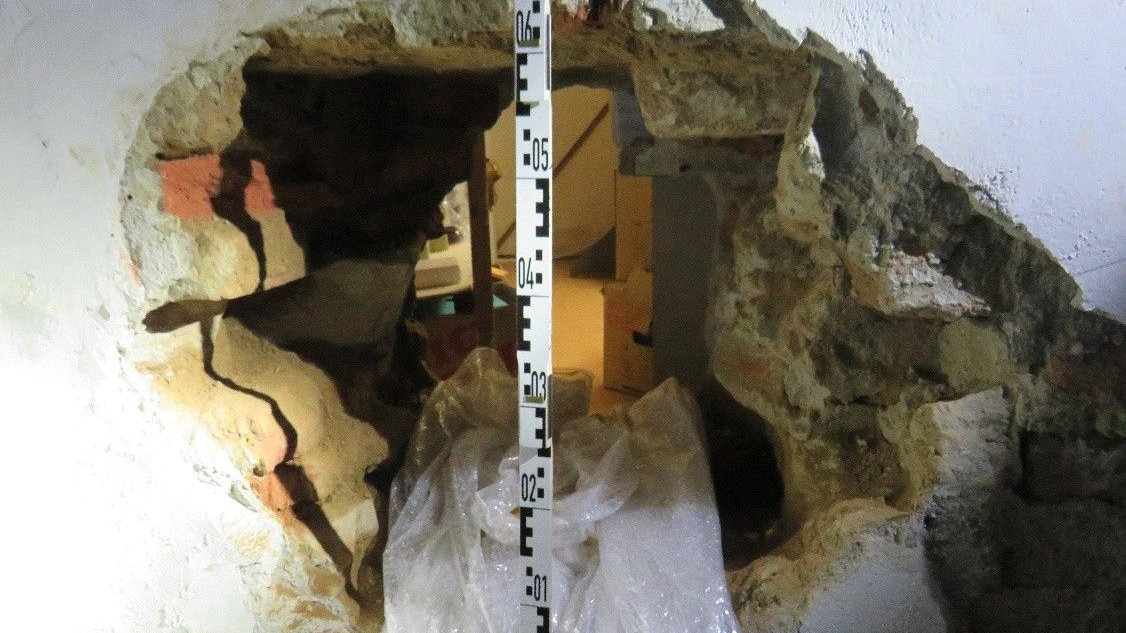 Heute.at - Täter brechen durch Kellerwand in Wiener Juwelier ein