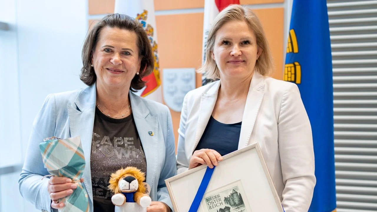 „Beim wichtigen Thema Asyl- und Migrationspolitik vertreten wir dieselbe Linie. Auch in der Familien- und Sozialpolitik haben die AfD und die FPÖ durchaus große Schnittmengen“, stellen Mühlberghuber und Ebner-Steiner fest.
