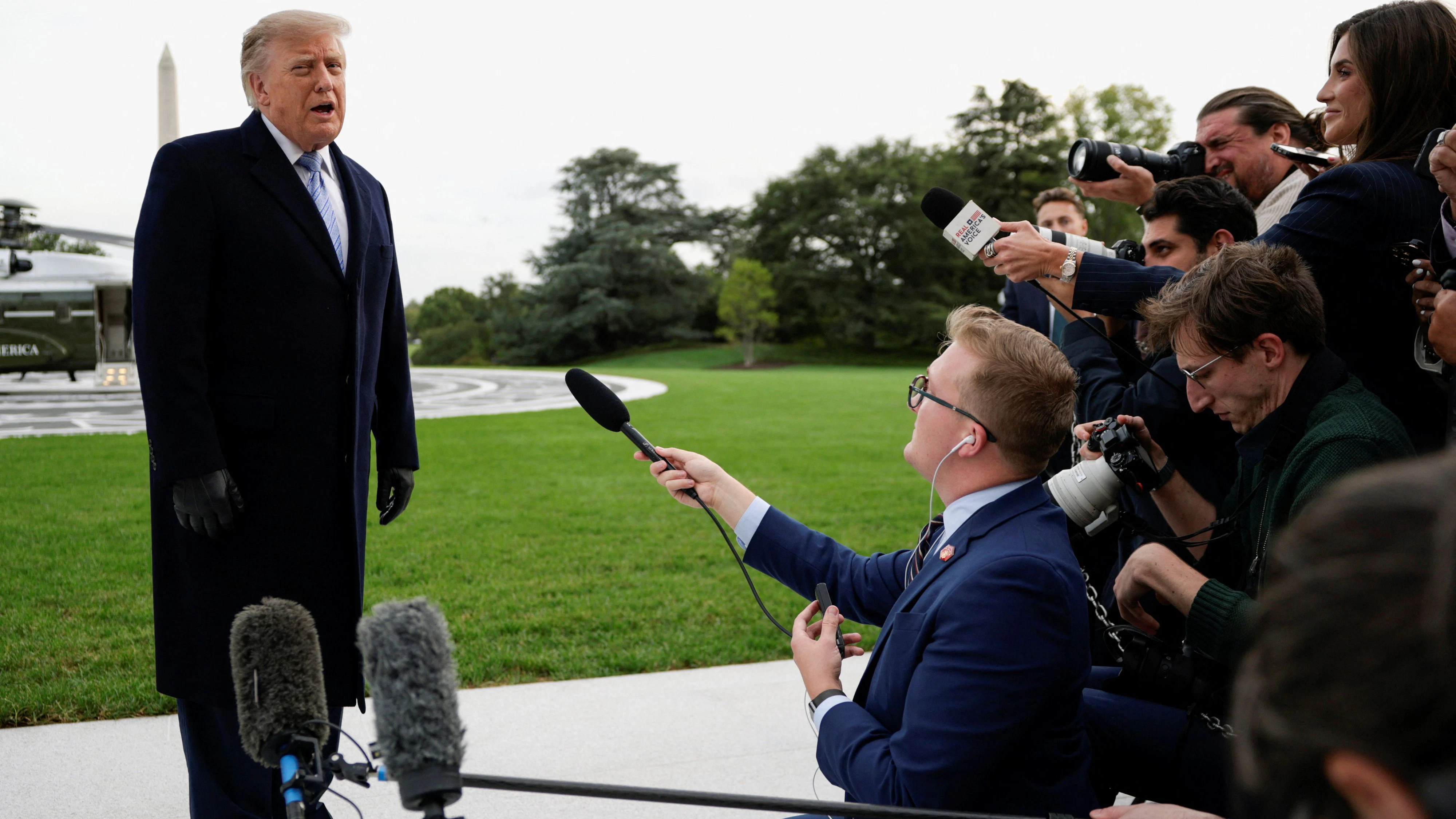 US President Donald Trump speaks to the media as he returns to the White House after greeting Chinese President Xi Jinping at Joint Base Andrews, on the South Lawn of the White House in Washington, DC, US, September 23, 2026. REUTERS/Evan Vucci