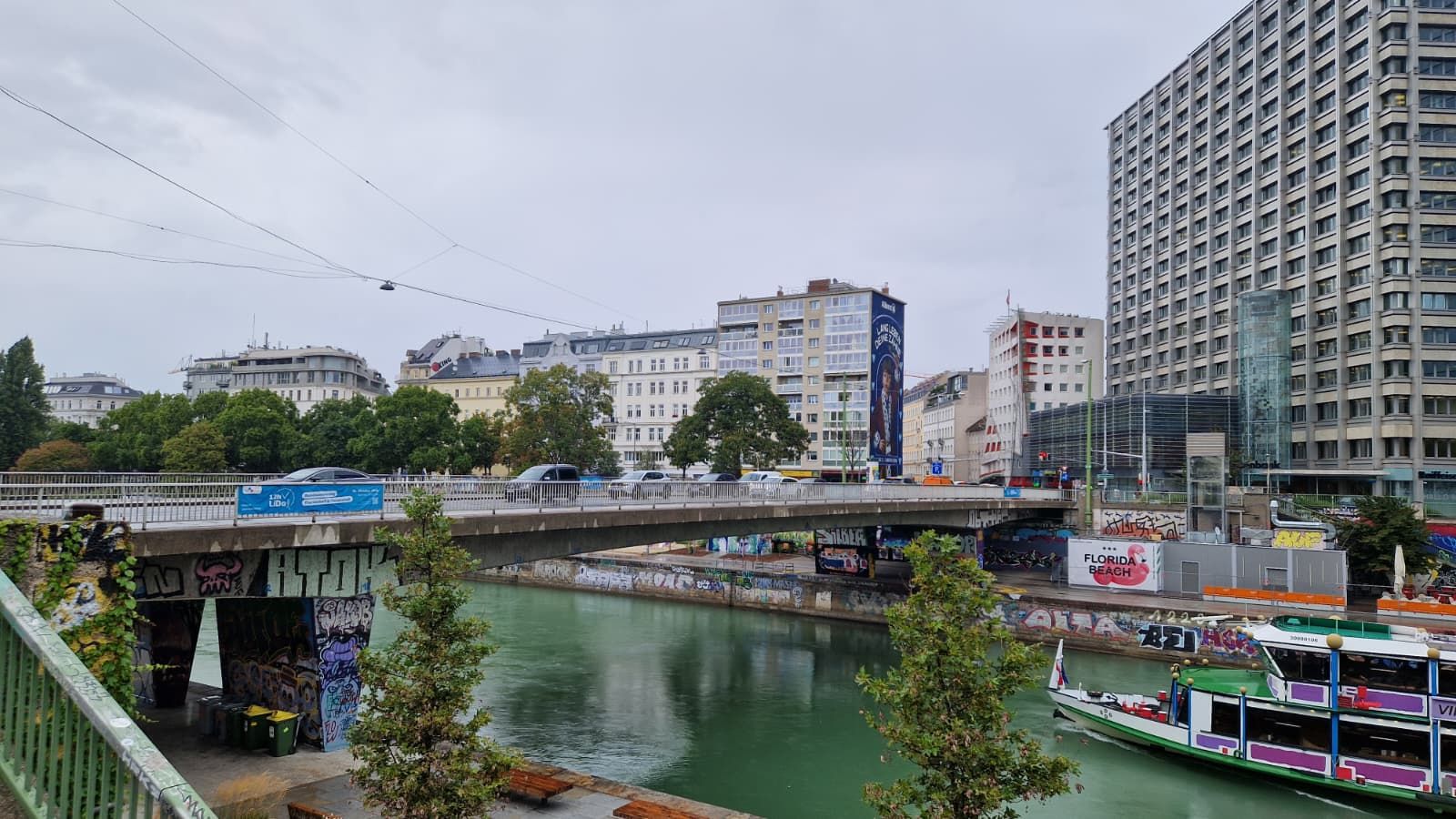 Die Salztorbrücke wird vorsorglich für Pkw und Lkw gesperrt.