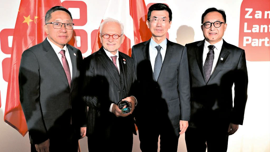 Georg Zanger mit den Partnern Gao Shulin, Meng Feng und Dong Chunjiang