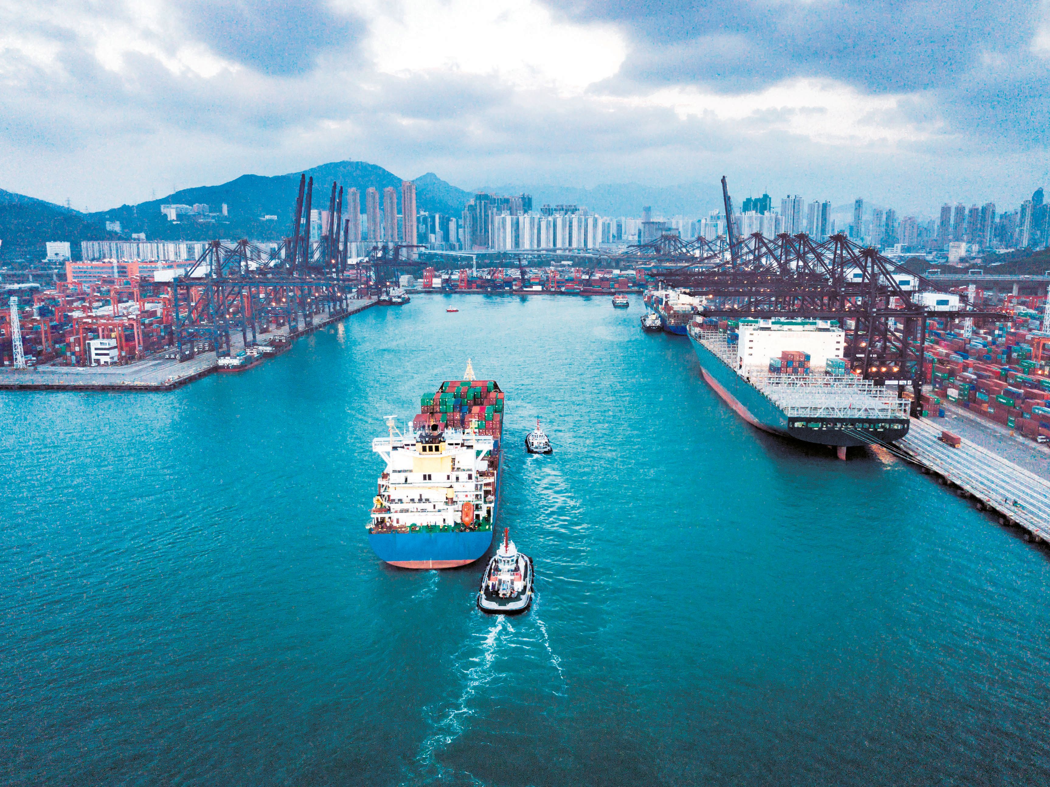 Der Hafen von Hongkongist das Tor nach Südasien