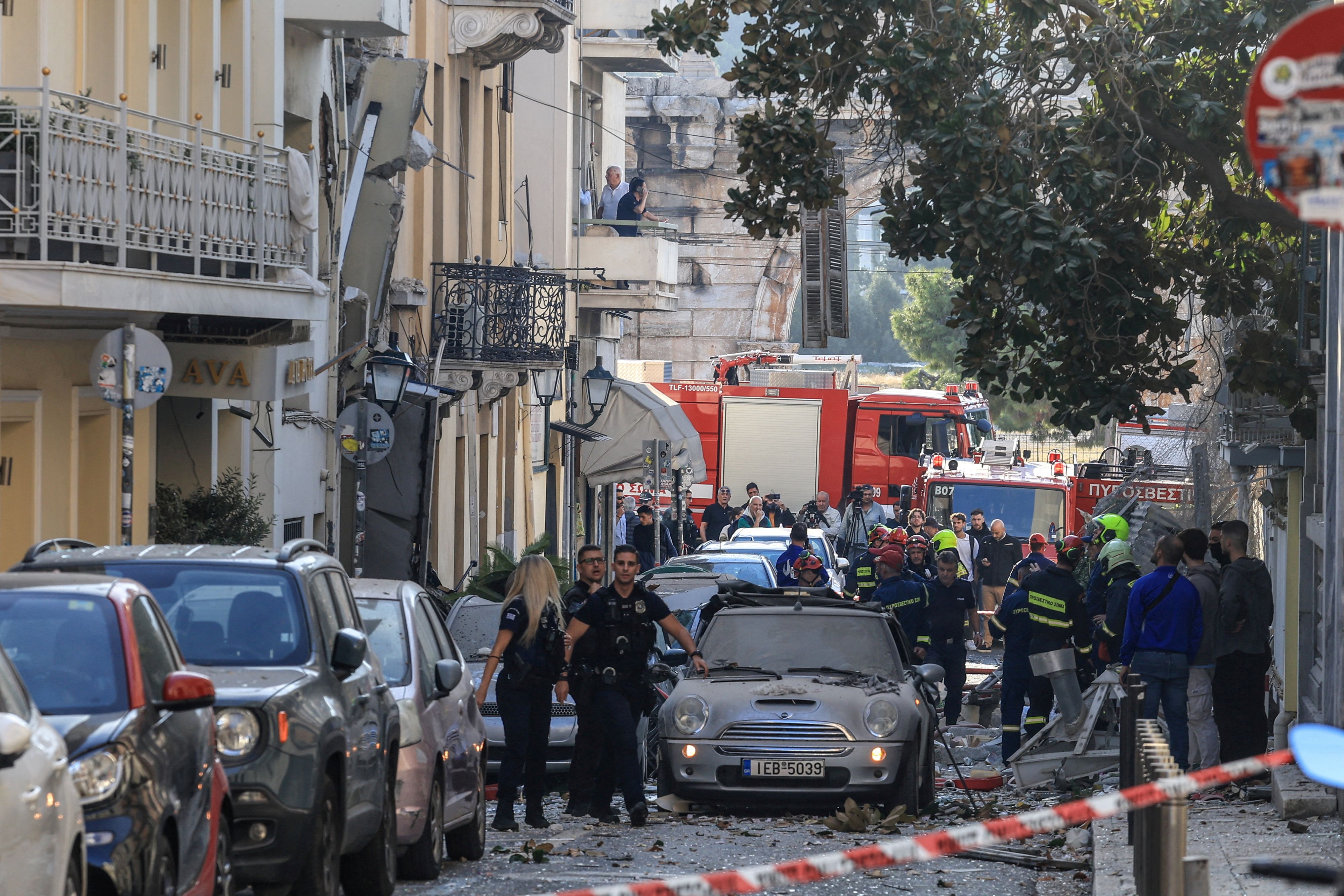 Heute.at - Explosion in Athen! Haus stürzt nahe Akropolis ein