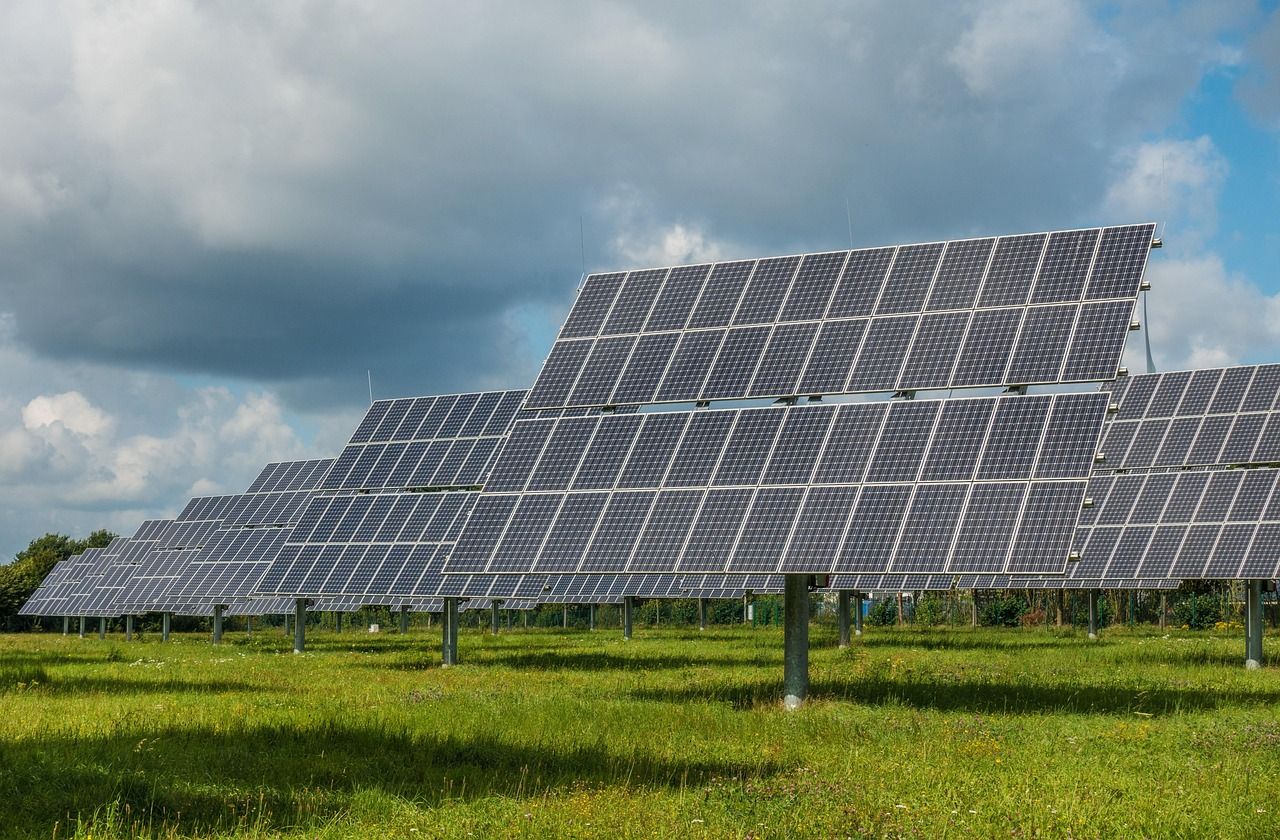Photovoltaik-Anlage im Sonnenlicht