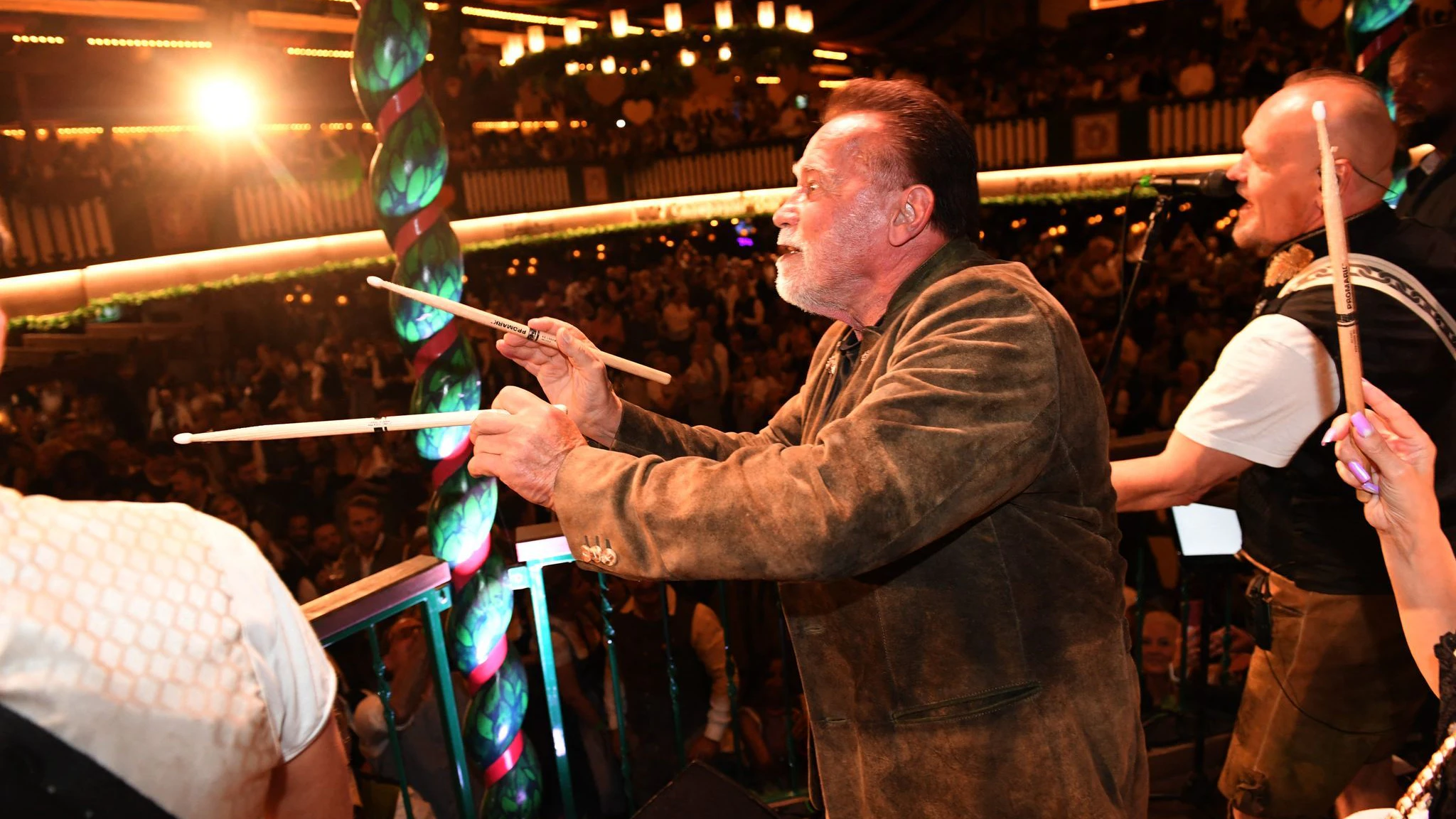 Schwarzenegger nimmt den Taktstock.