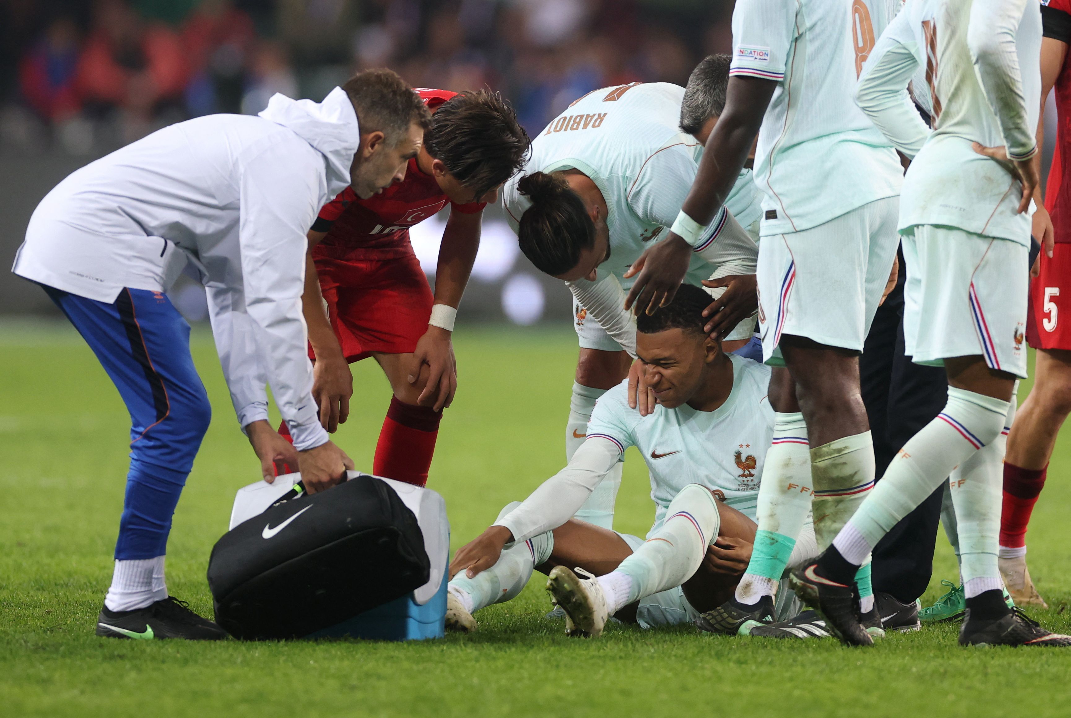 Heute.at - Frankreich-Sieg mit Zidane, aber große Sorge um Mbappe