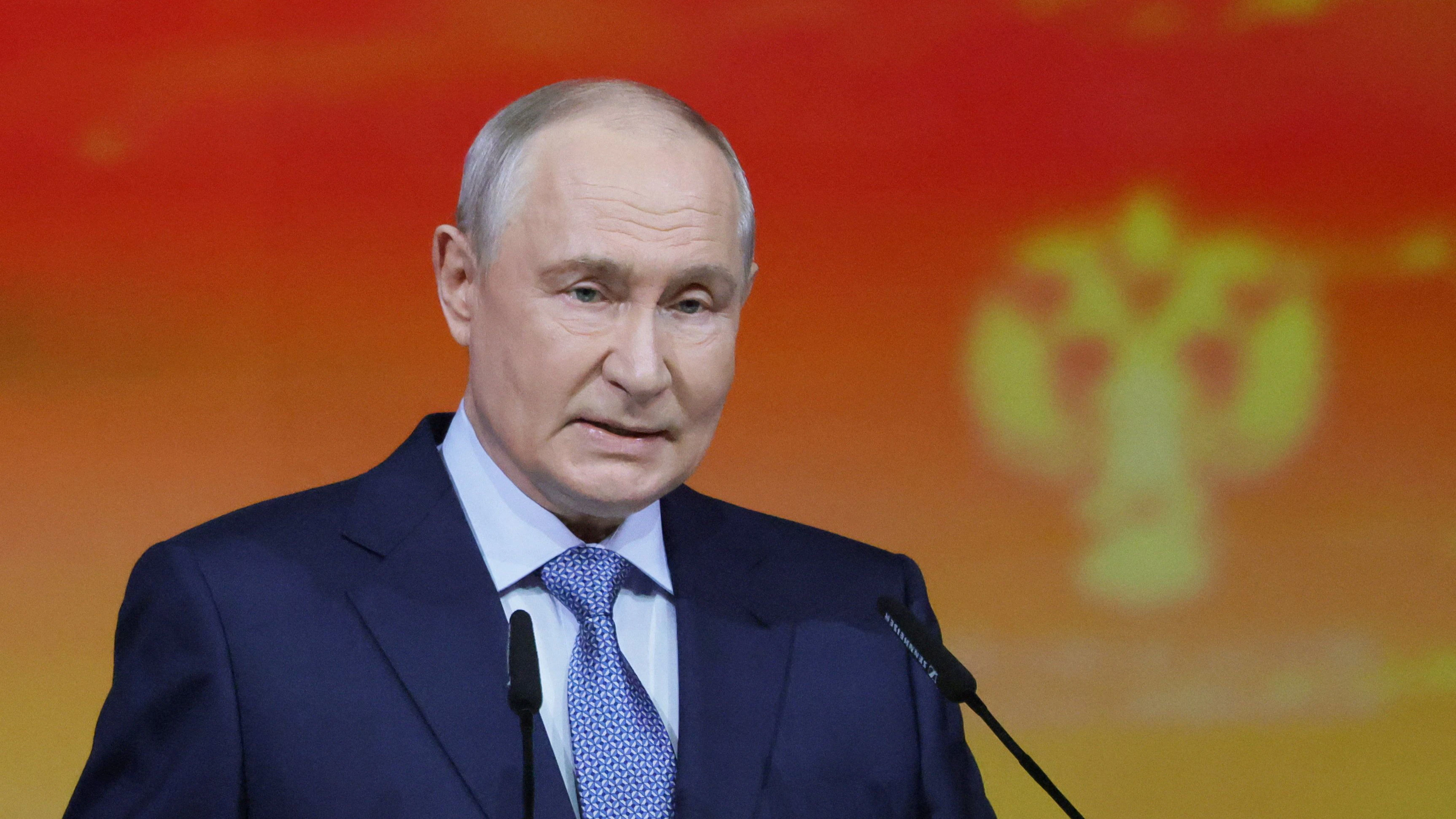 Der russische Präsident Wladimir Putin spricht auf dem 12. Internationalen Forum "Vereinte Kulturen" in St. Petersburg.