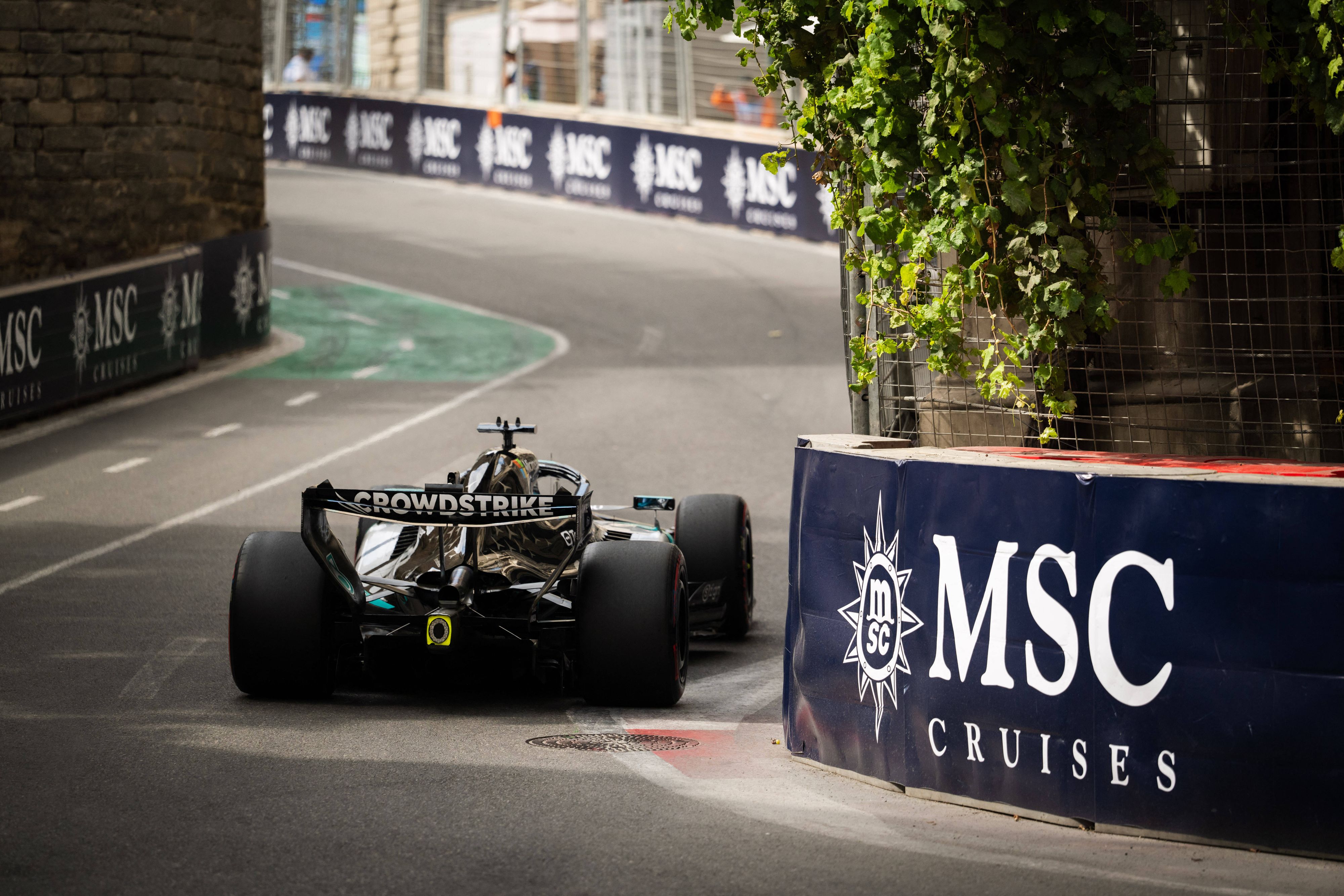 George Russell raste in Baku souverän zur Pole Position. 