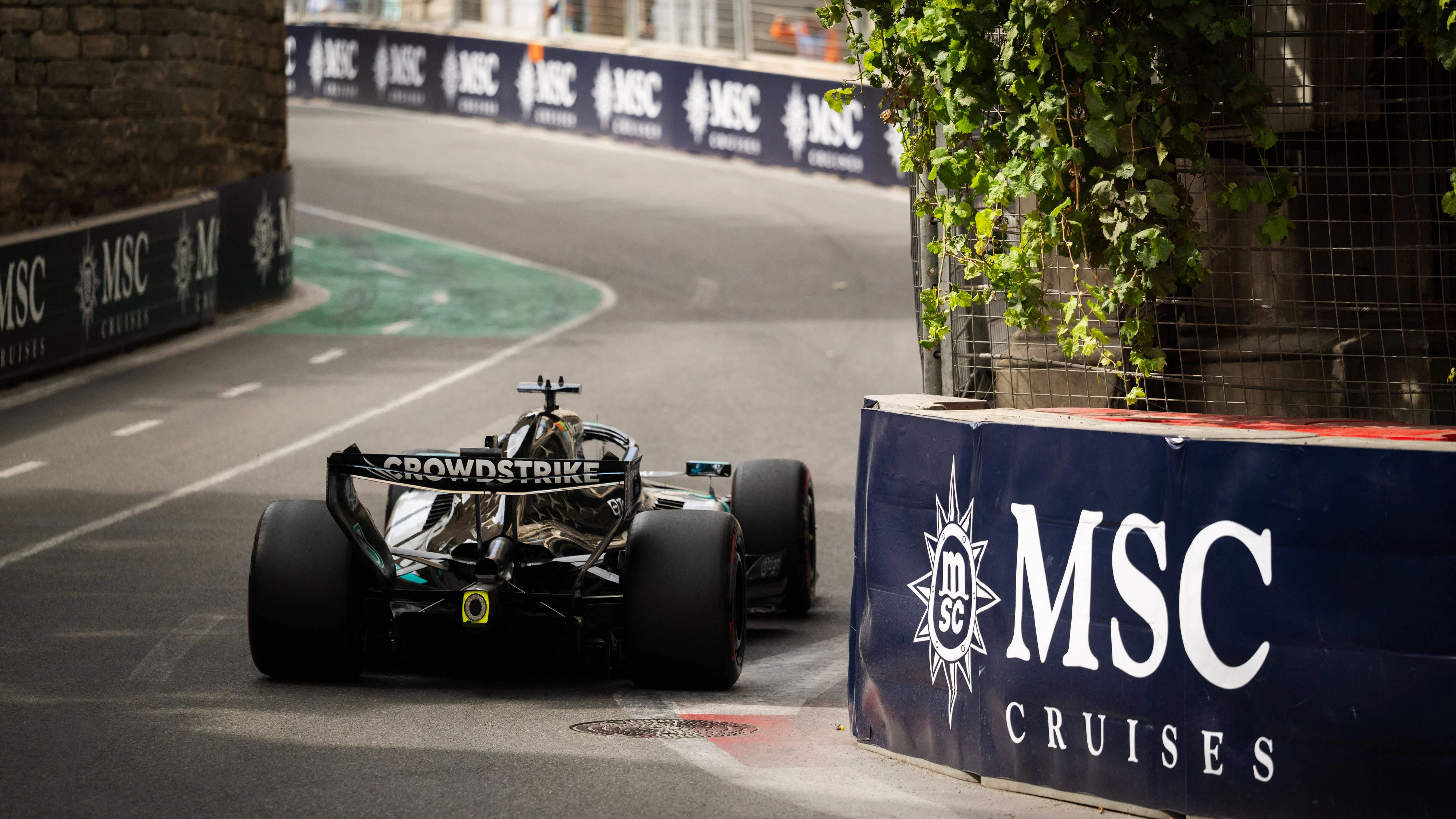 George Russell raste in Baku souverän zur Pole Position. 