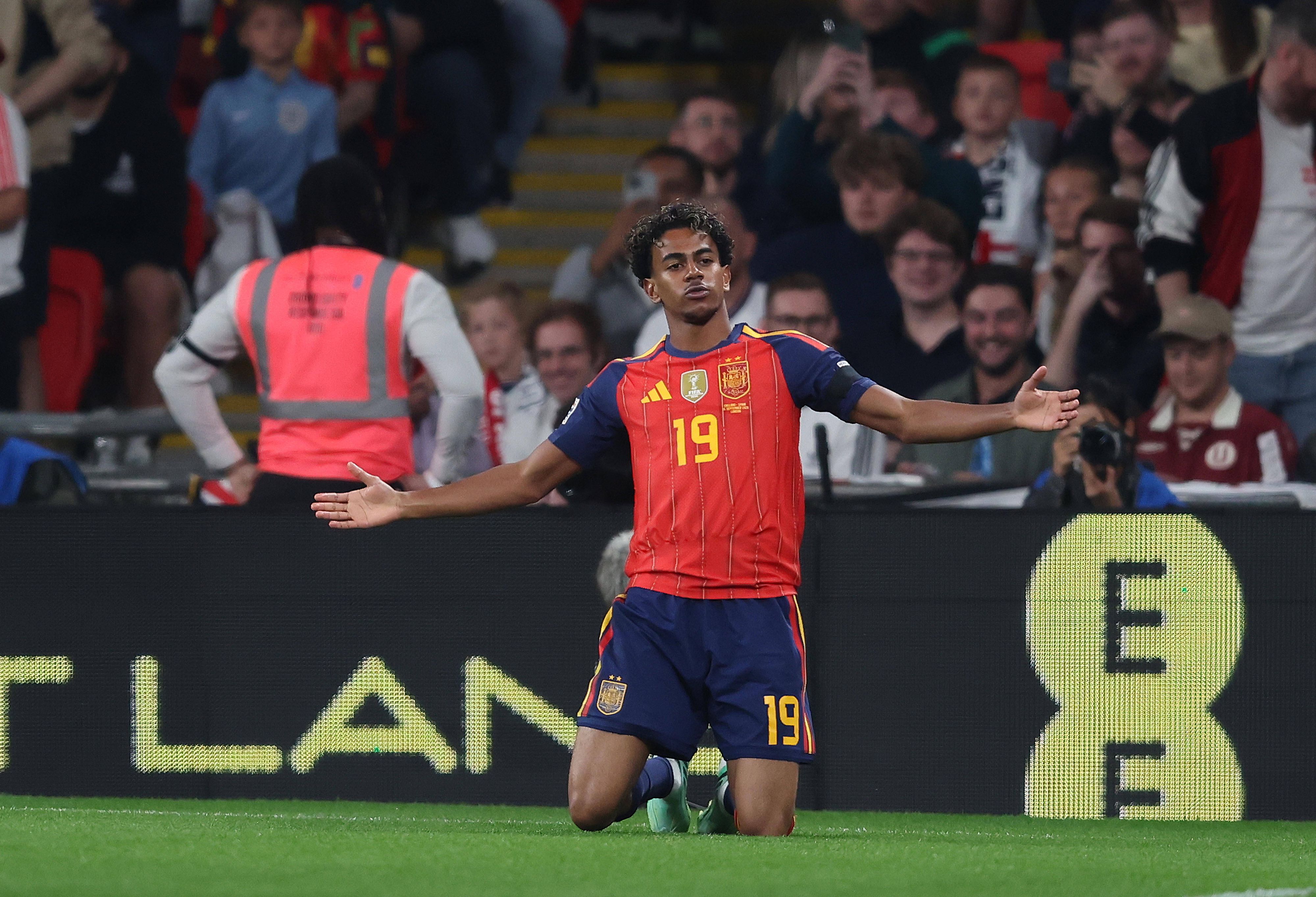 Heute.at - Spanien gewinnt wilden Schlagabtausch gegen England