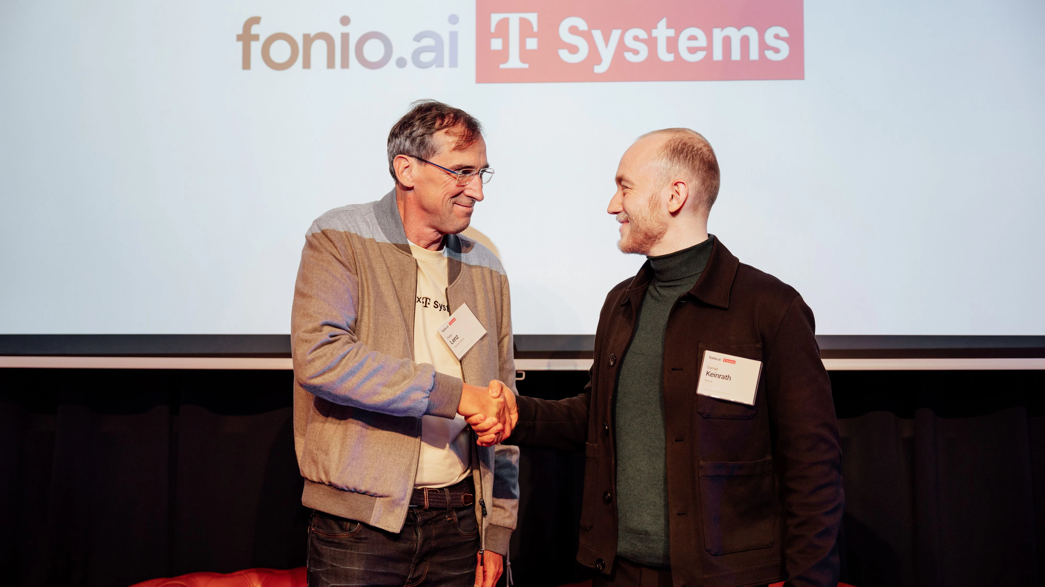 Daniel Keinrath (CEO und Mitgründer, fonio.ai) und Peter Lenz (Managing Director von T-Systems Austria).