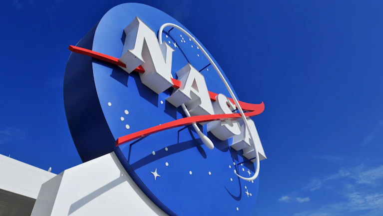 Um das ins Straucheln geratene NASA-Weltraumteleskop Swift zu stabilisieren, wurde ein Rettungsschiff namens Link ins All geschickt. Doch die Mission scheiterte, Link stürzte am Freitag ab. Was das für das Teleskop heißt und ob Gefahr für die Erde besteht, die Fakten.