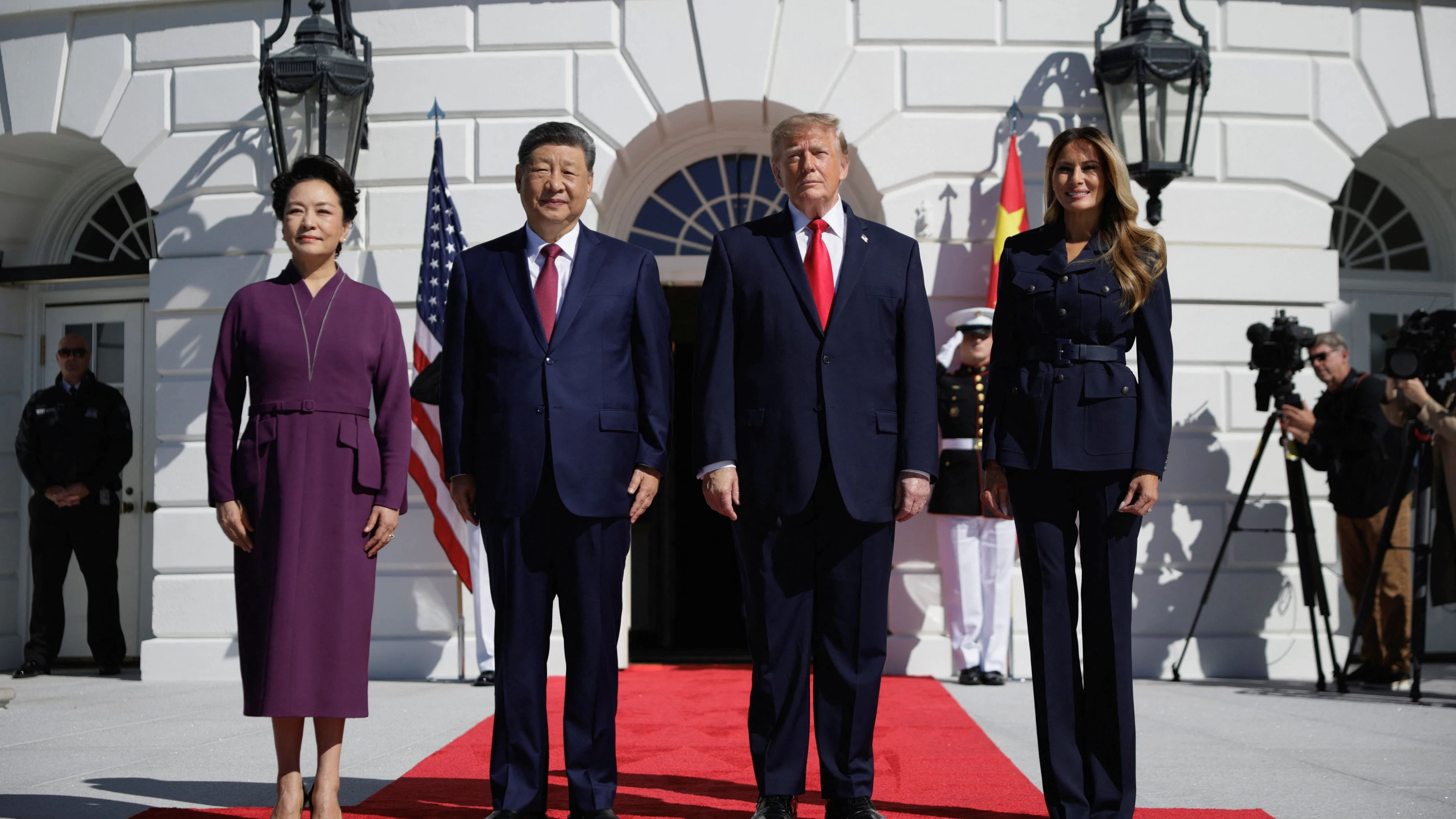 US President Donald Trump and first lady Melania Trump greet Chinese President Xi Jinping and his wife Peng Liyuan at the White House in Washington, DC, US, September 25, 2026. REUTERS/Evan Vucci