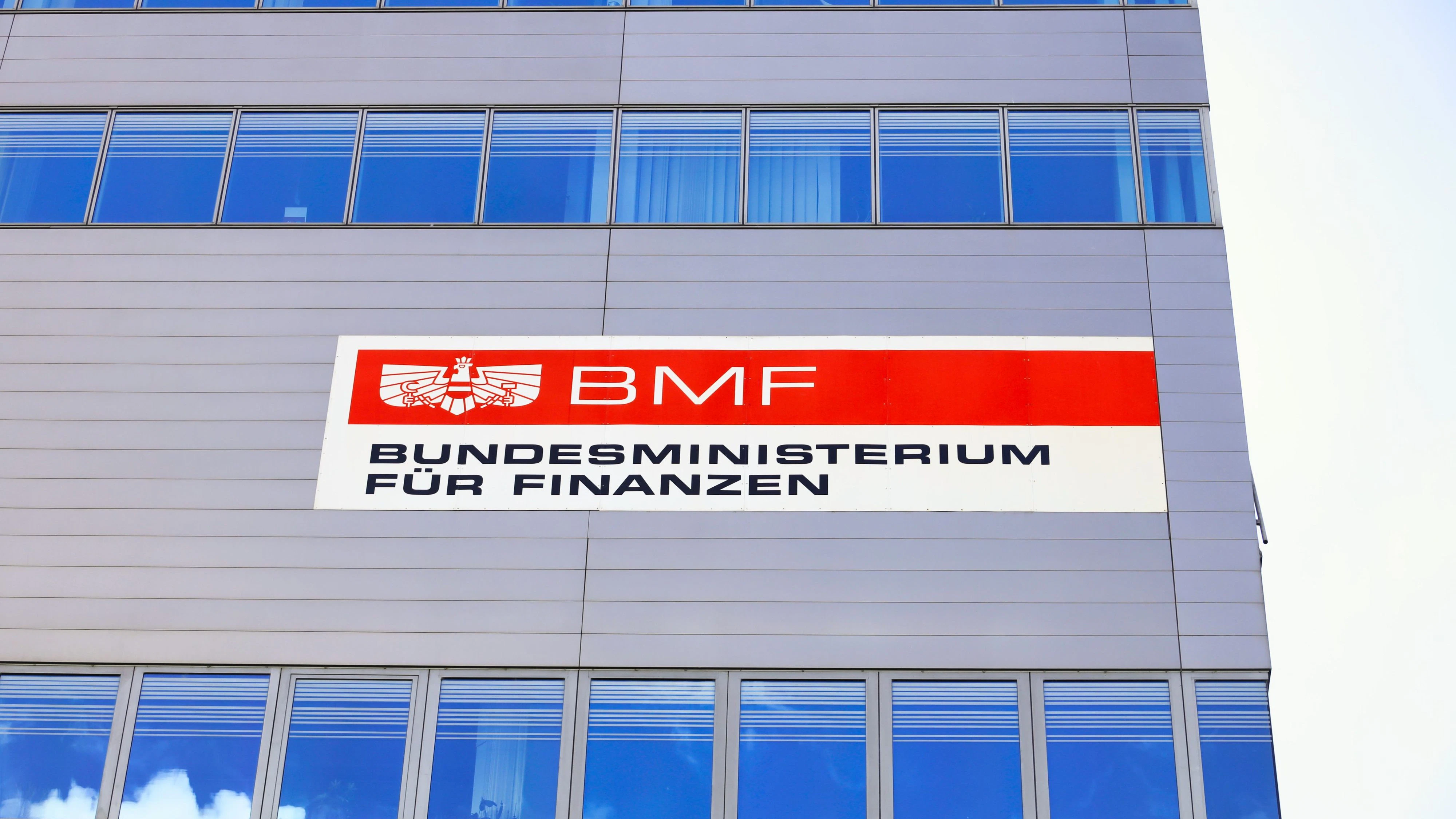 BMF und OeKB setzen weitere Maßnahmen zur Finanzierung der Energieinfrastruktur