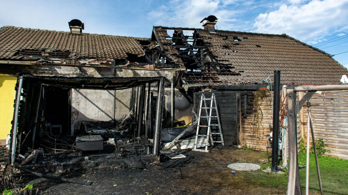 Heute.at - Mädchen (5) steht nach Feuer vor dem Nichts