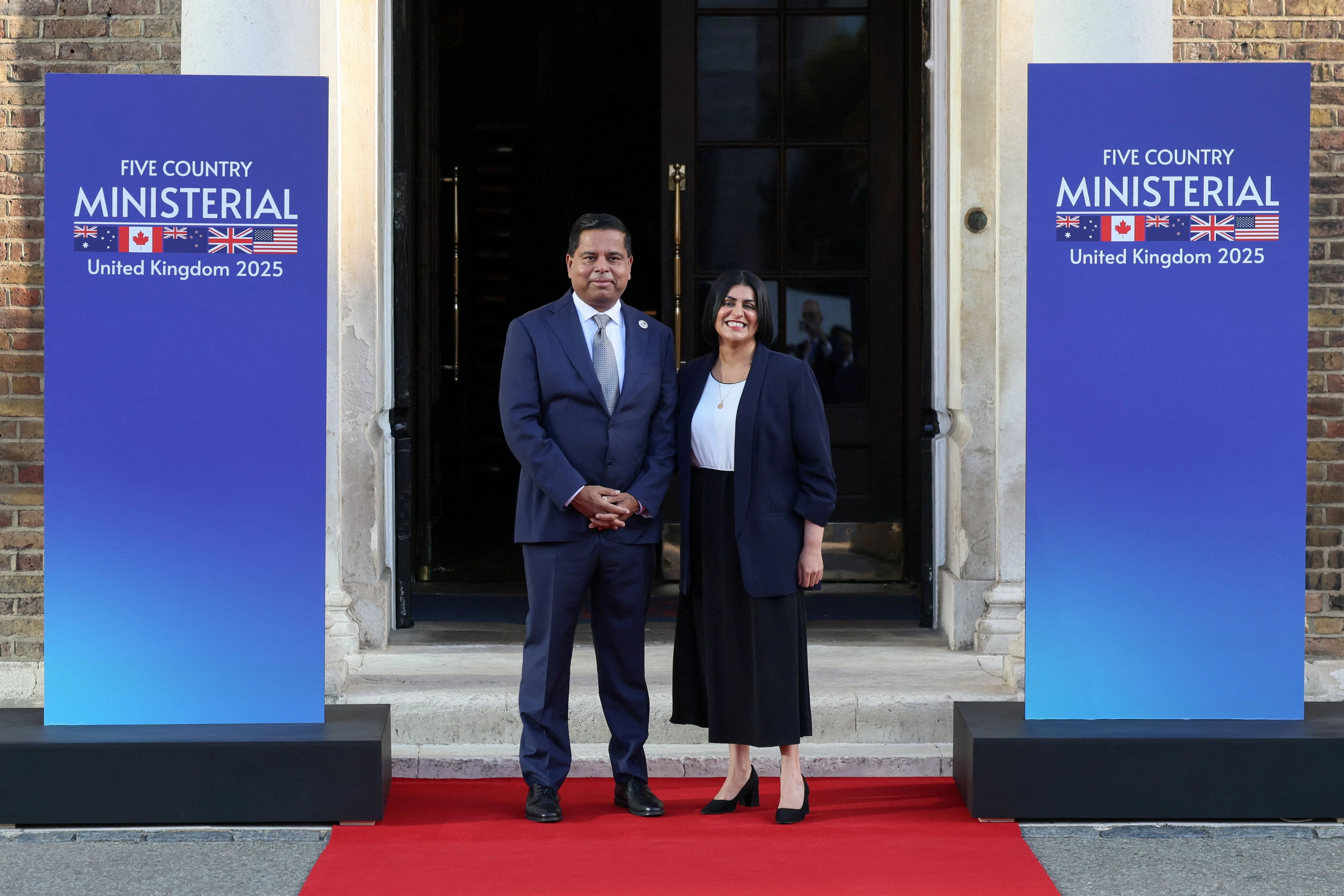 Die britische Innenministerin Shabana Mahmood mit ihrem kanadischen Amtskollegen Gary Anandasangaree bei einem "Five Eyes"-Treffen im September 2025 in London