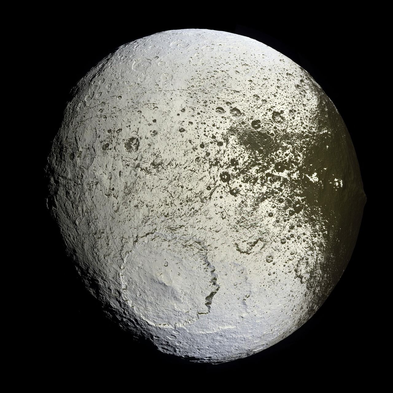 Saturnmond mit Eiskruste