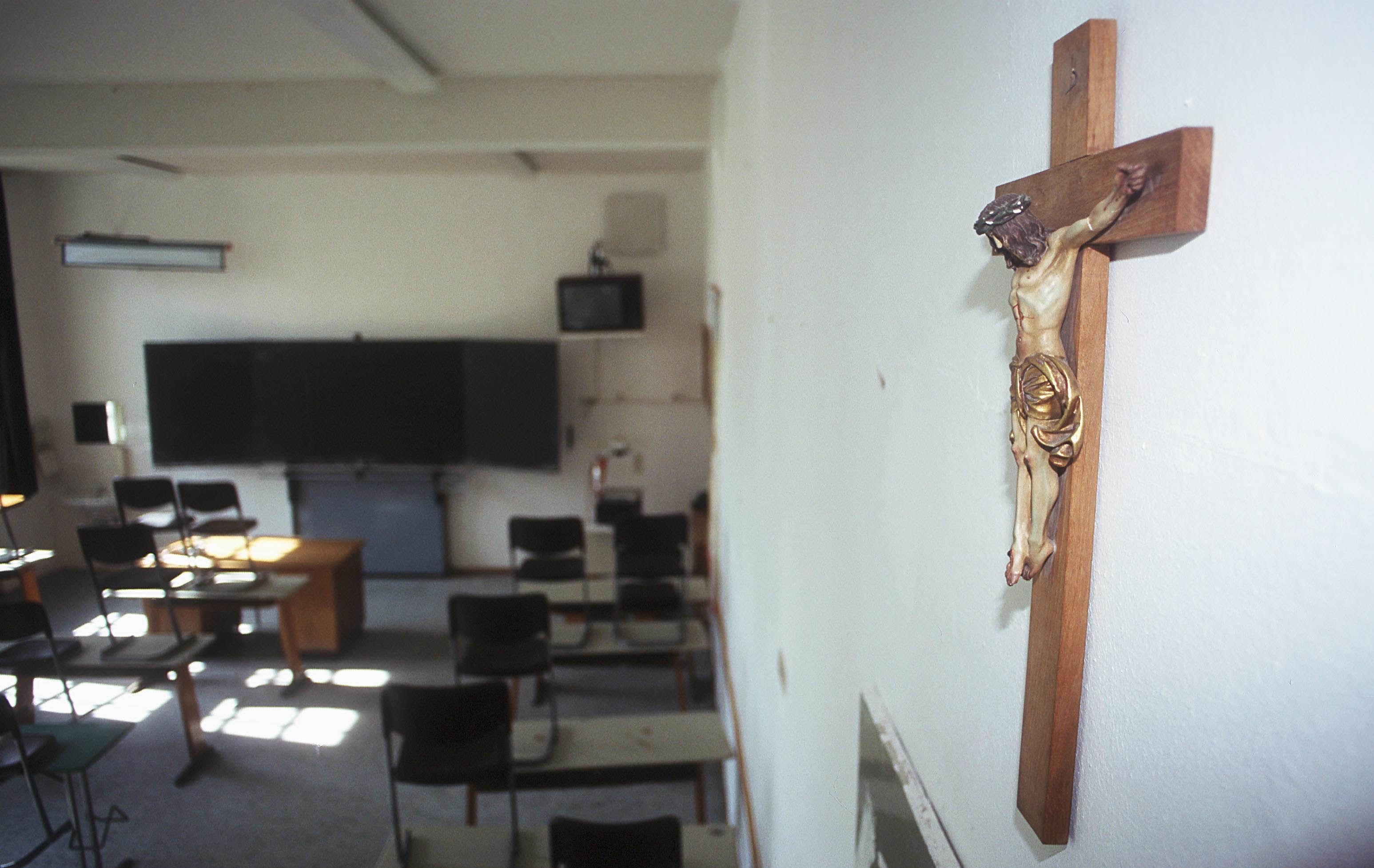 Von insgesamt 238 kontrollierten Klassenräumen fehlten in 117 die Kreuze.