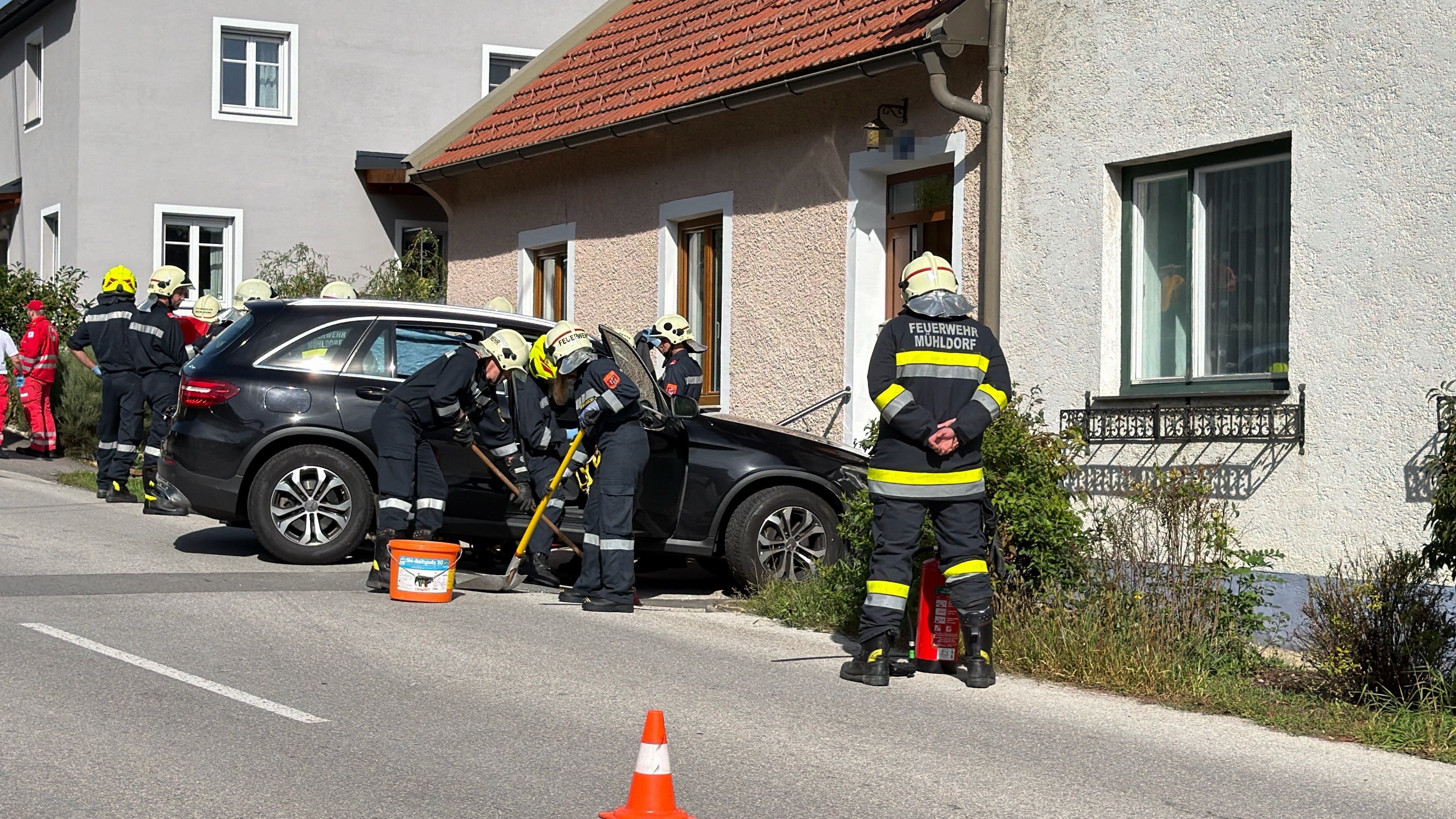 Pkw gegen Hausmauer in Ötzbach – Lenker verstorben