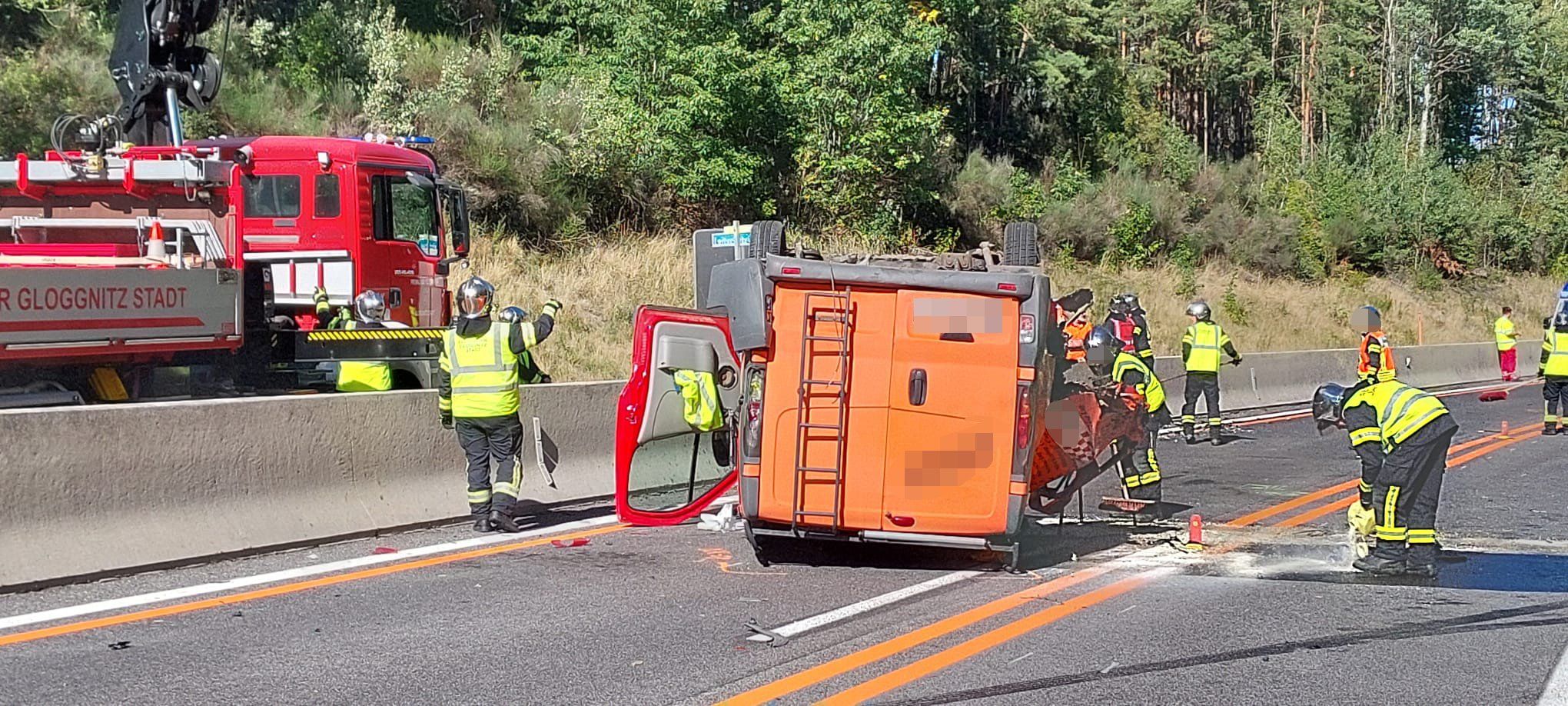Schwerer Verkehrsunfall auf der S6: Einsatzkräfte vor Ort