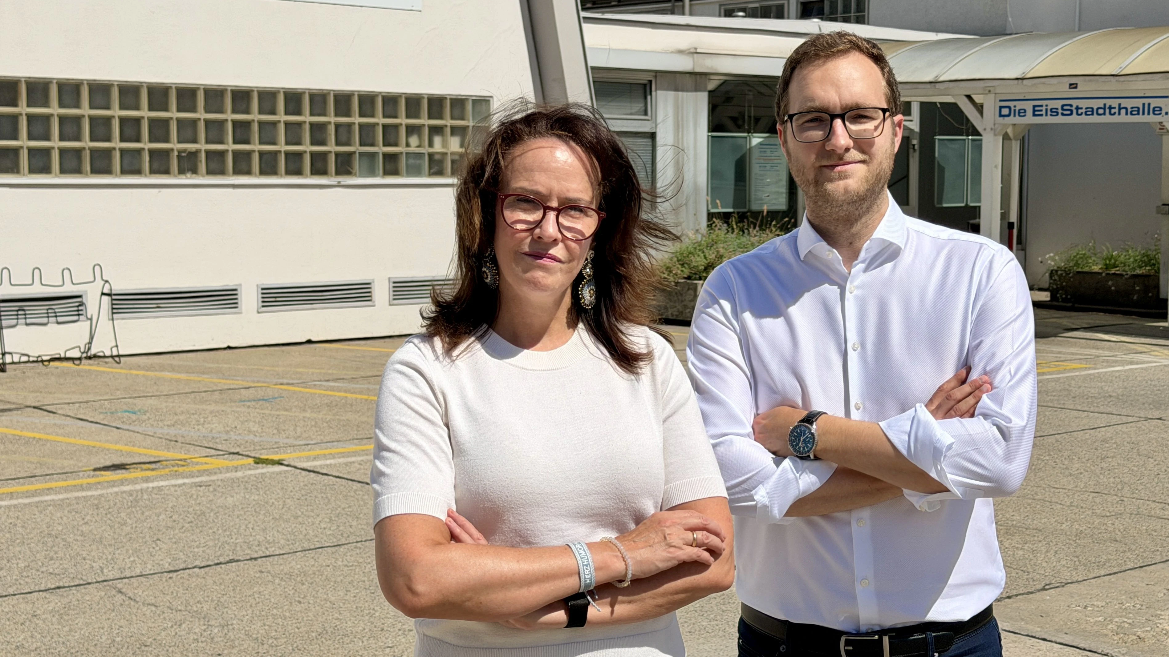 VP-Sportsprecherin Kasia Greco und VP-Fünfhaus-Obmann Felix Ofner. 