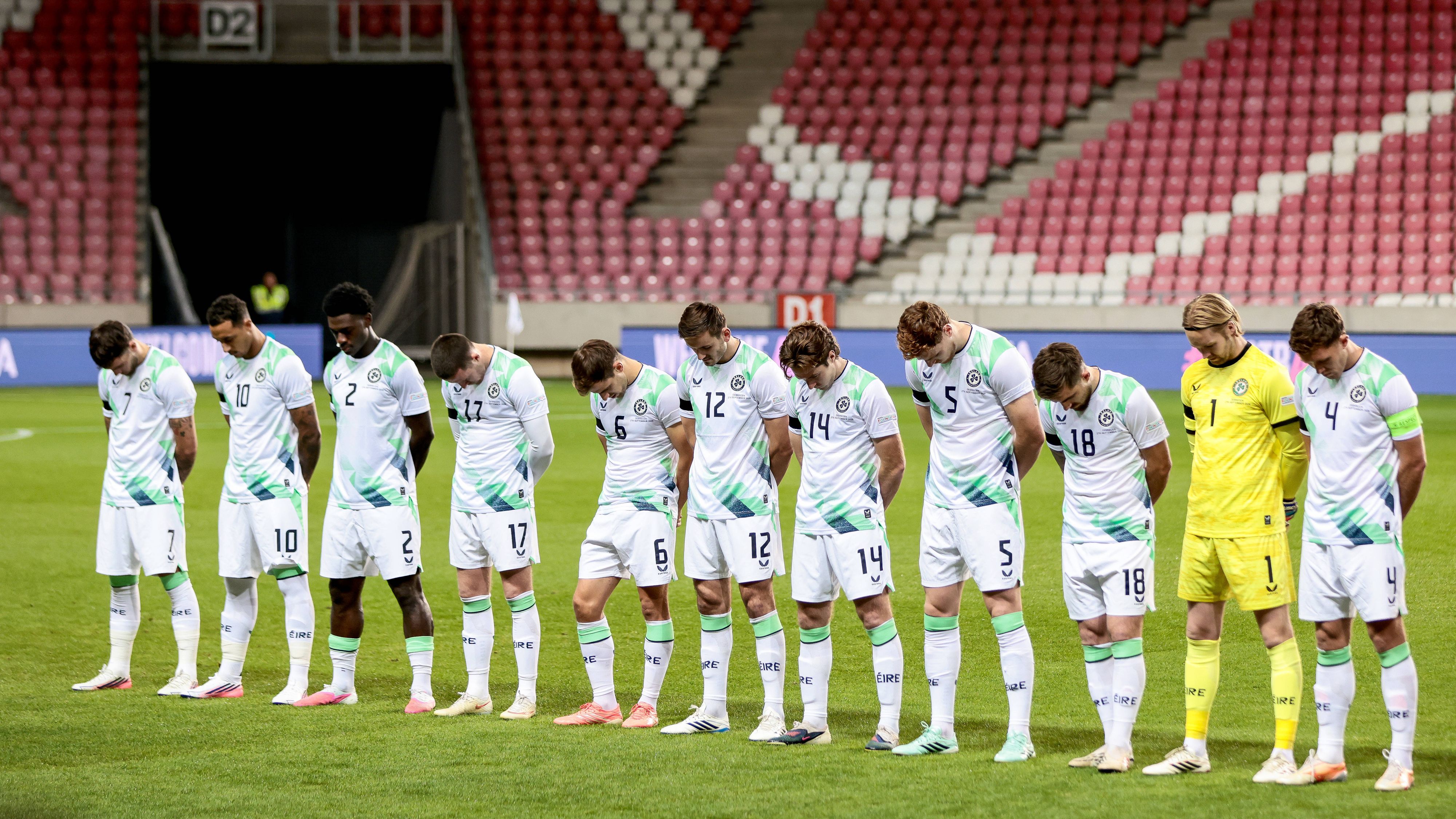 Heute.at - Köpfe gesenkt! ÖFB-Gegner protestiert vor Israel-Spiel