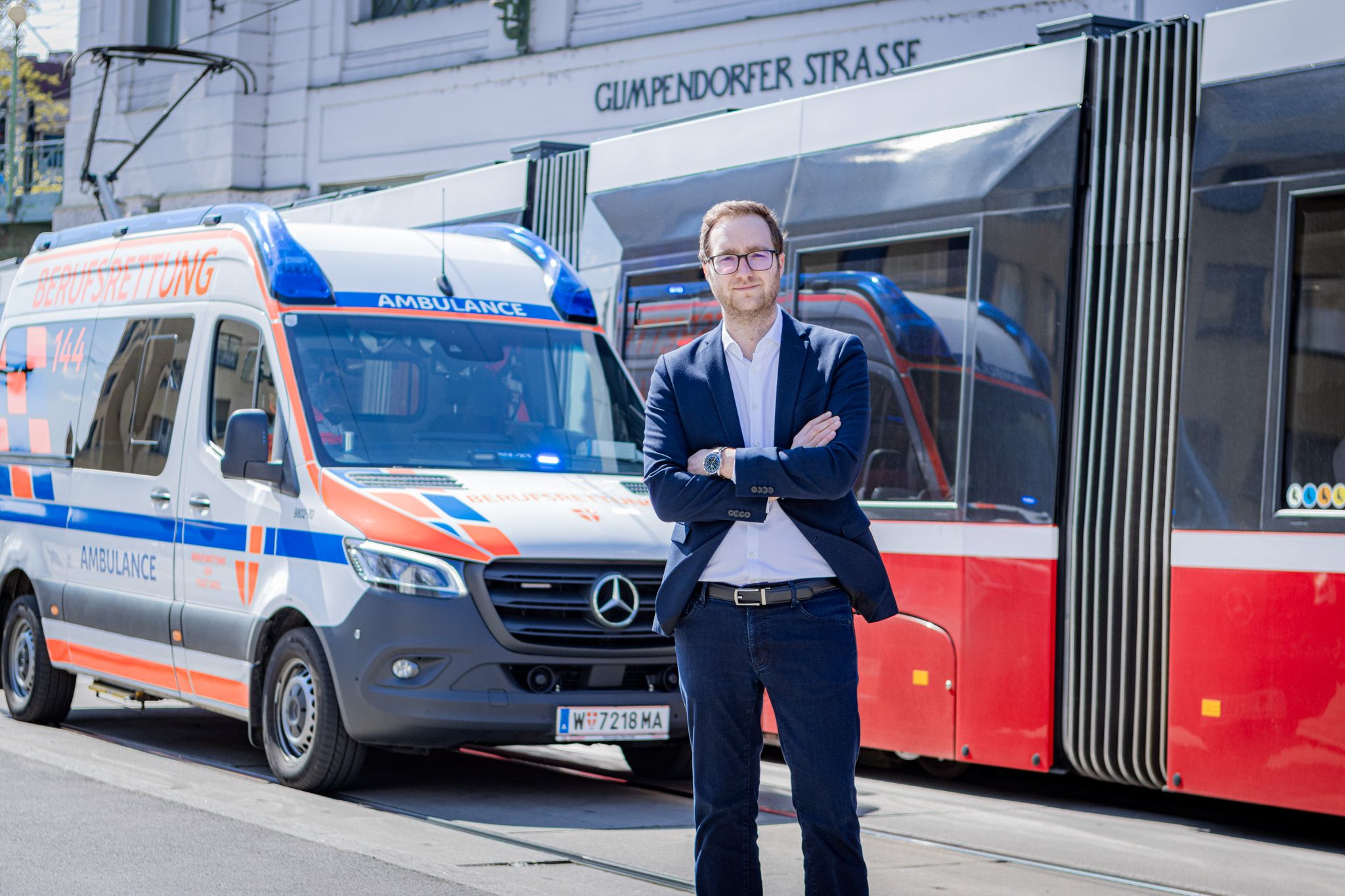 VP-Fünfhaus-Obmann Felix Ofner bei der U6-Station Gumpendorfer Straße