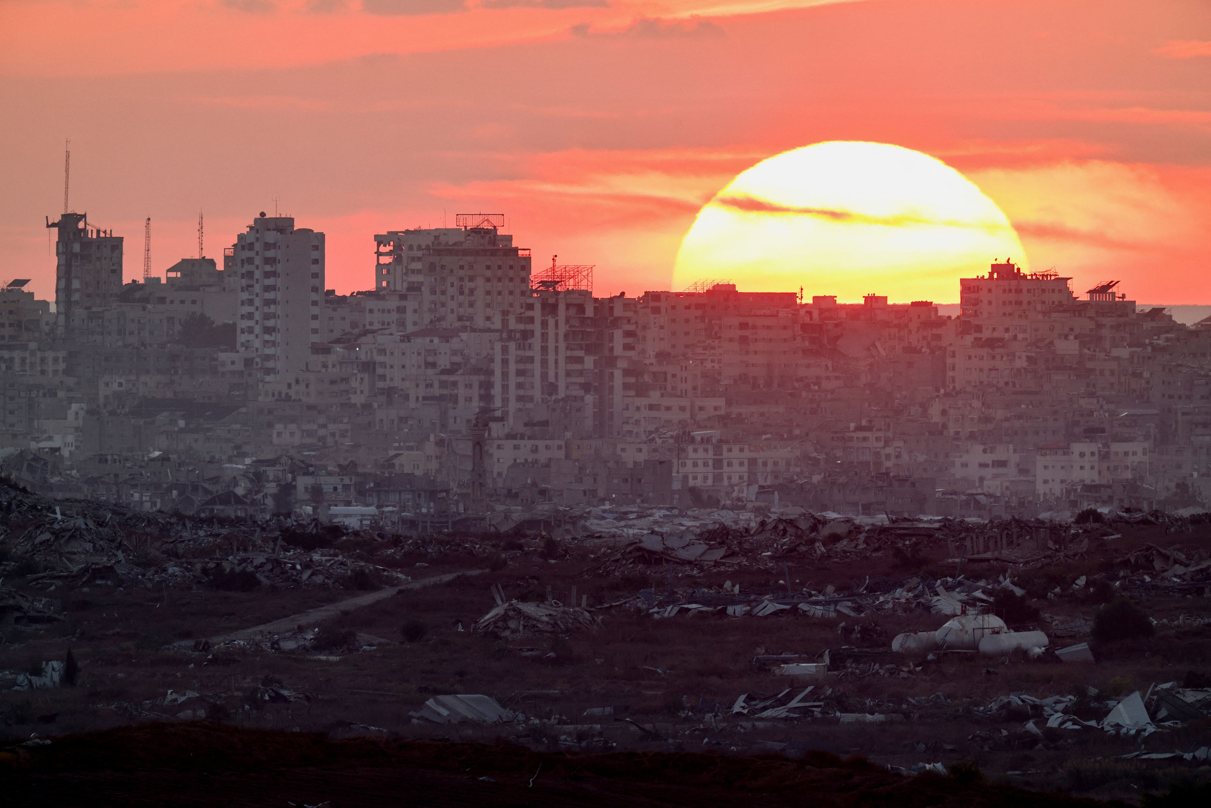 Unter den Geiseln, die der getötete Kommandeur laut israelischen Angaben festgehalten haben soll, waren auch drei Deutsch-Israelis. Sie kamen im Oktober 2025 frei.