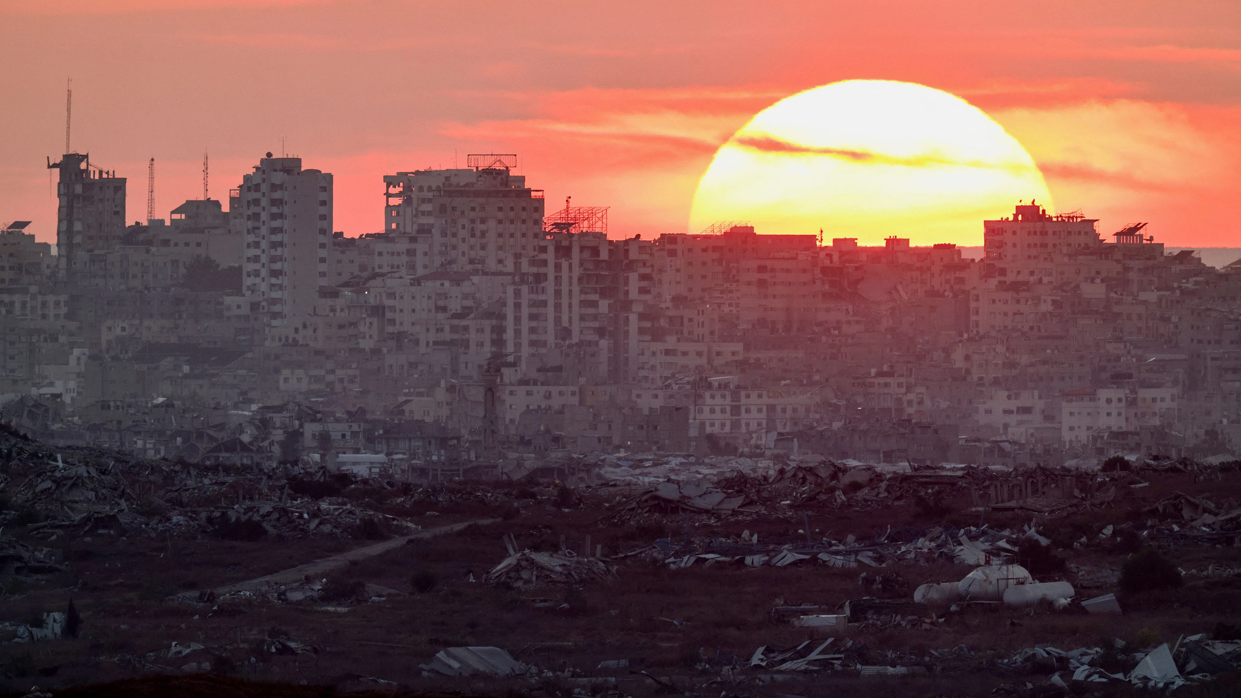 Unter den Geiseln, die der getötete Kommandeur laut israelischen Angaben festgehalten haben soll, waren auch drei Deutsch-Israelis. Sie kamen im Oktober 2025 frei.