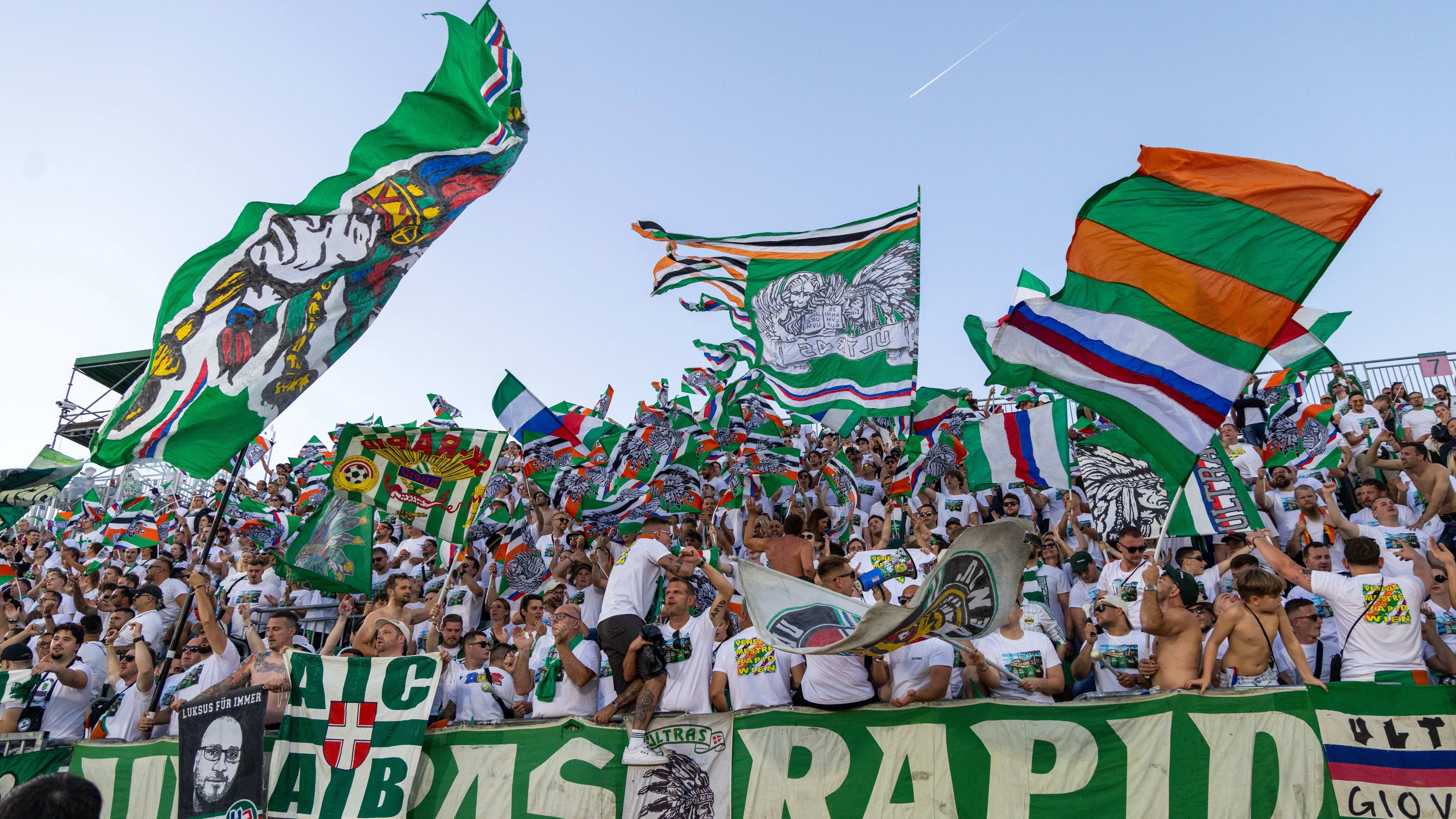 Die Rapid-Ultras in Venedig.