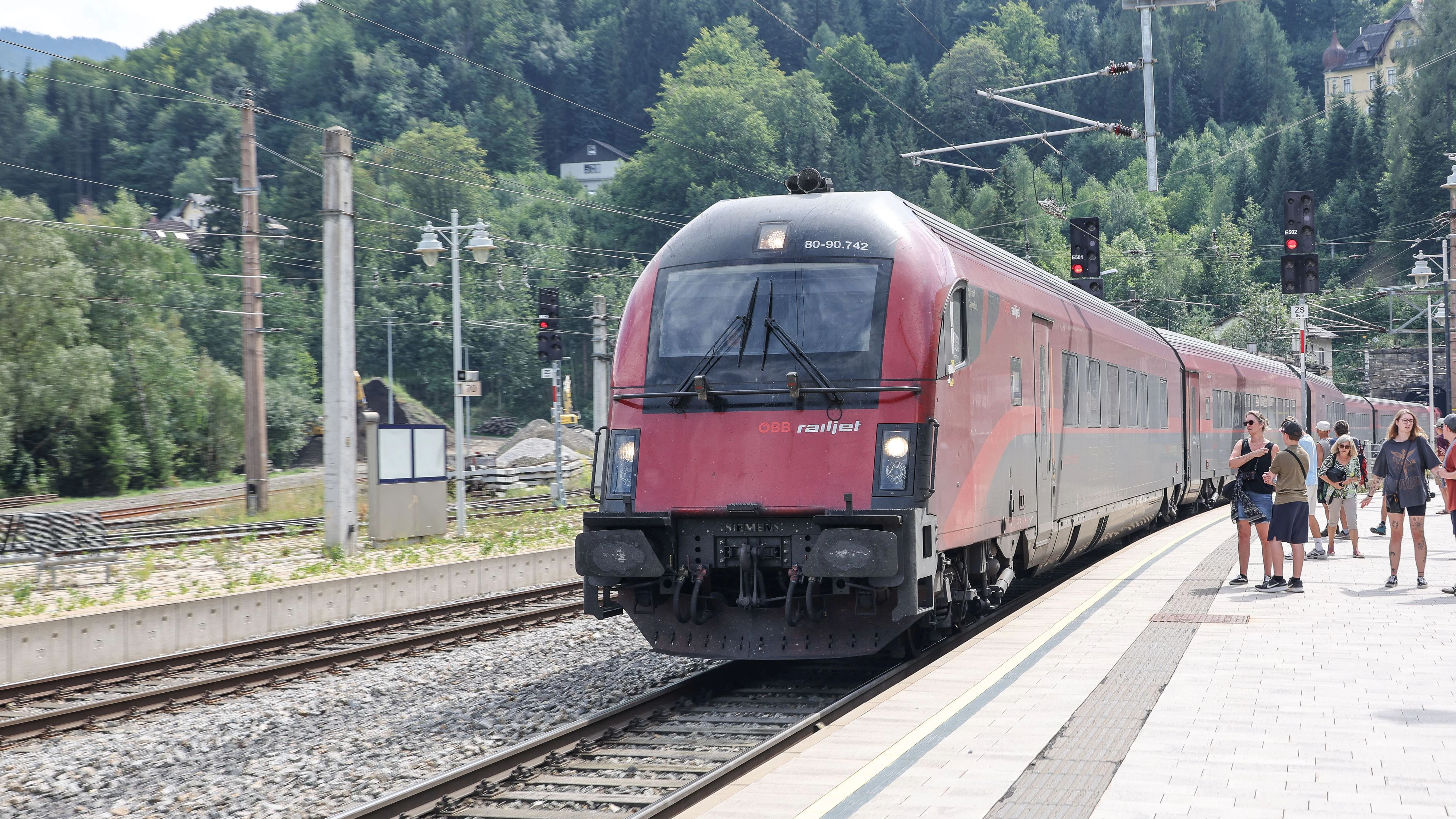 Zwischen Bruck und Wien kam es am Montag zu Zugausfällen.