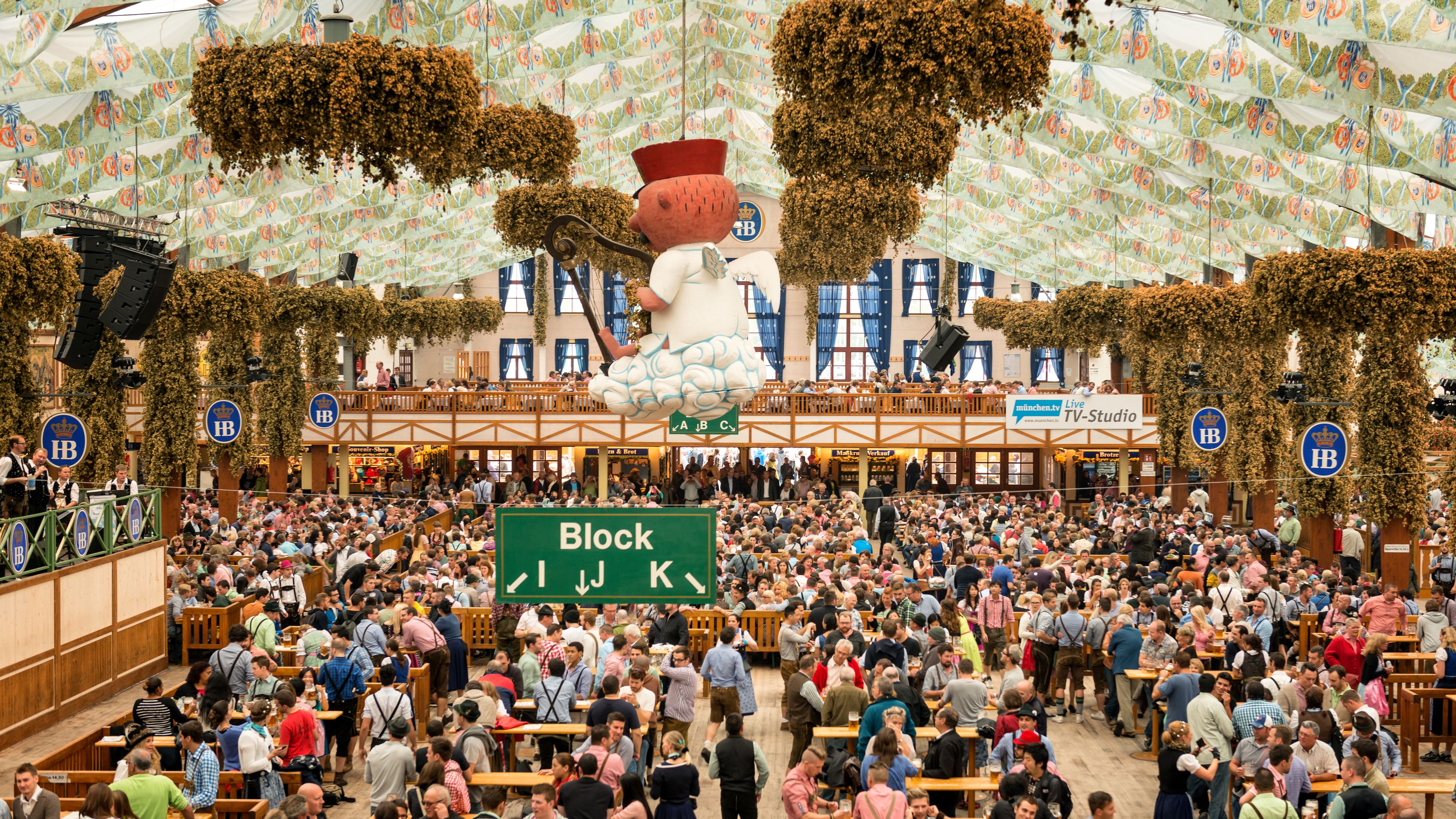 Fünf Polizisten konnten den Koks-Touristen schließlich festnehmen. (Symbolbild)