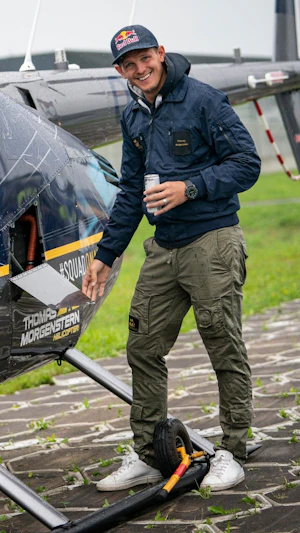 Hubschrauber-Diebstahl im Lungau: Unbekannte stehlen Morgenstern-Heli aus Hangar, räumen auf und hinterlassen Rätsel um Treibstoff und Flucht.