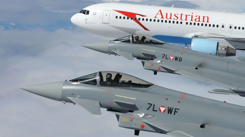 Bundesheer und AUA rücken näher zusammen: Kampfpiloten sollen künftig auch zivile Passagiermaschinen fliegen.
