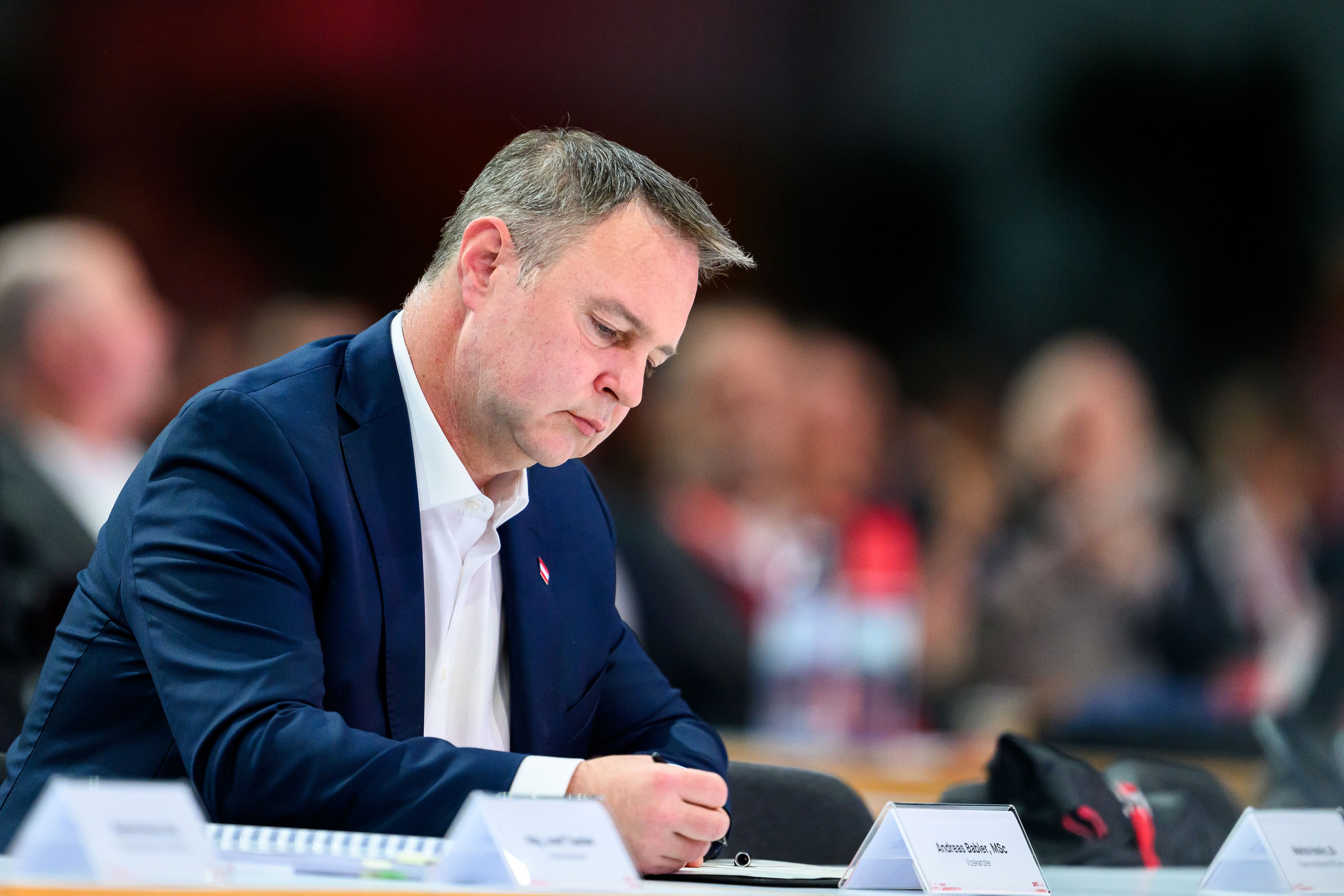 Seit Wochen rumort es in der SPÖ, nun spitzt sich der Machtkampf an der Parteispitze zu.
