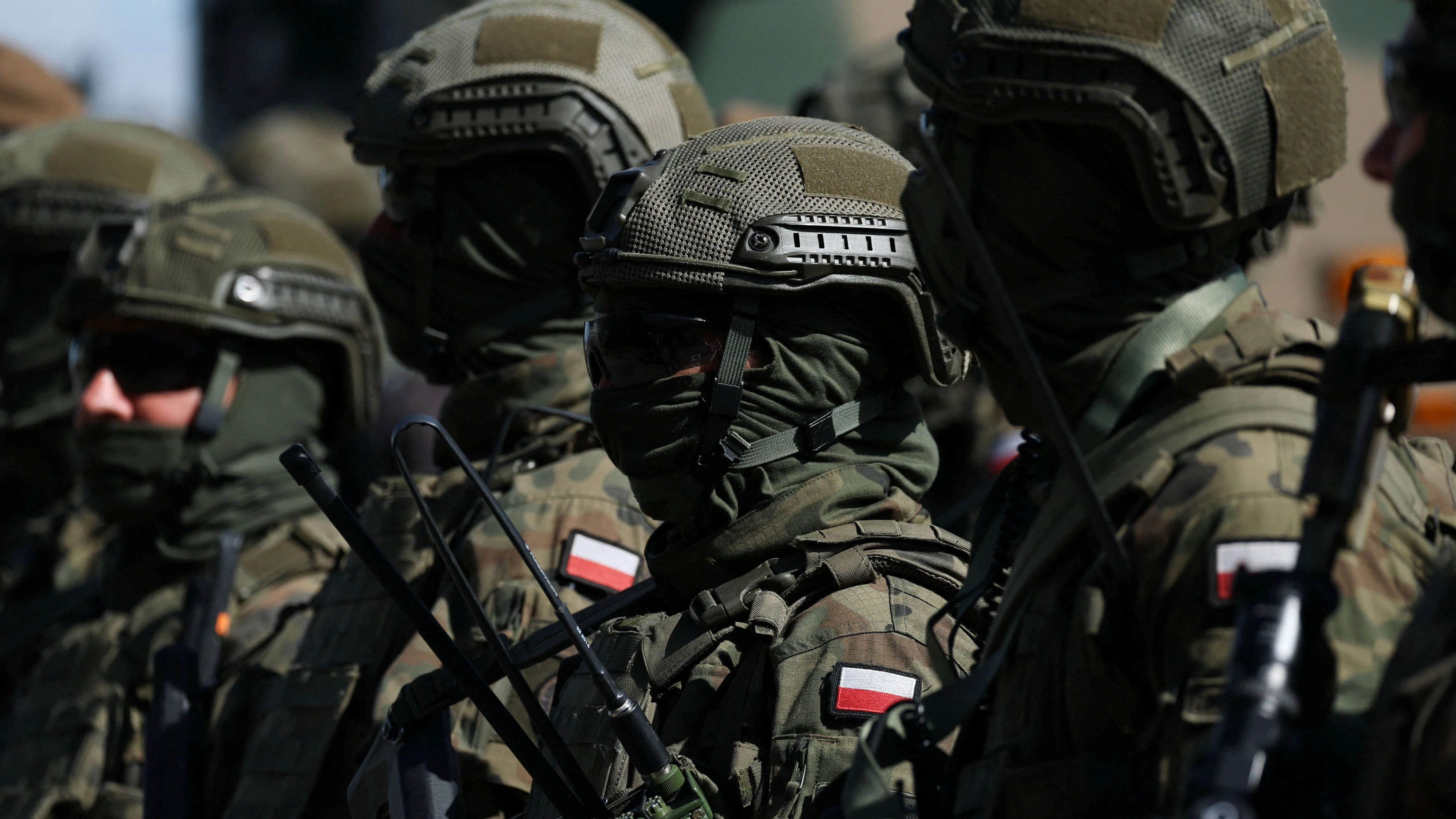 Polen investiert Milliarden in Soldaten, Waffen und Luftabwehr.