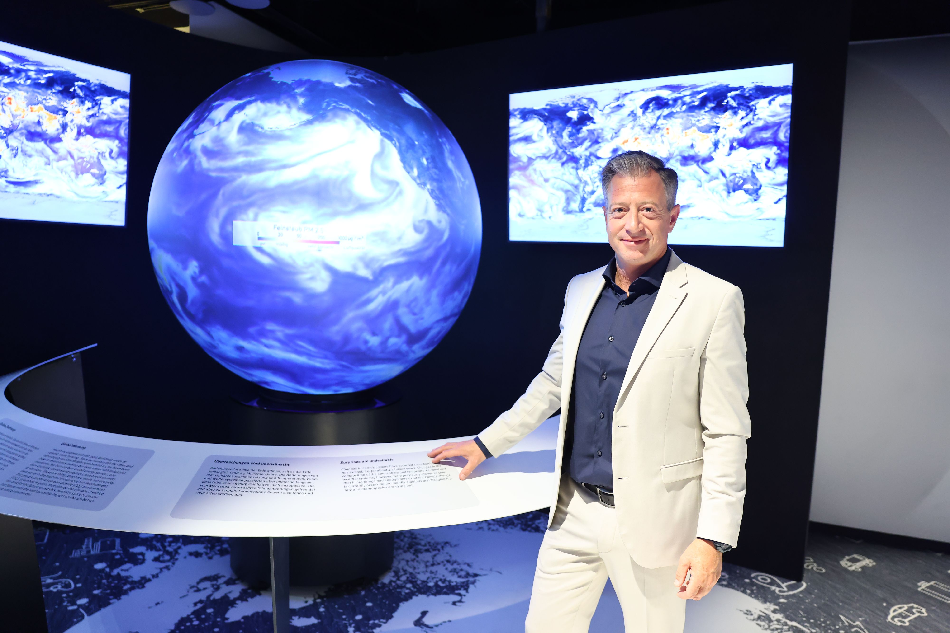 Sascha Zabransky (Wien Energie GF) in der neuen Erlebniswelt.