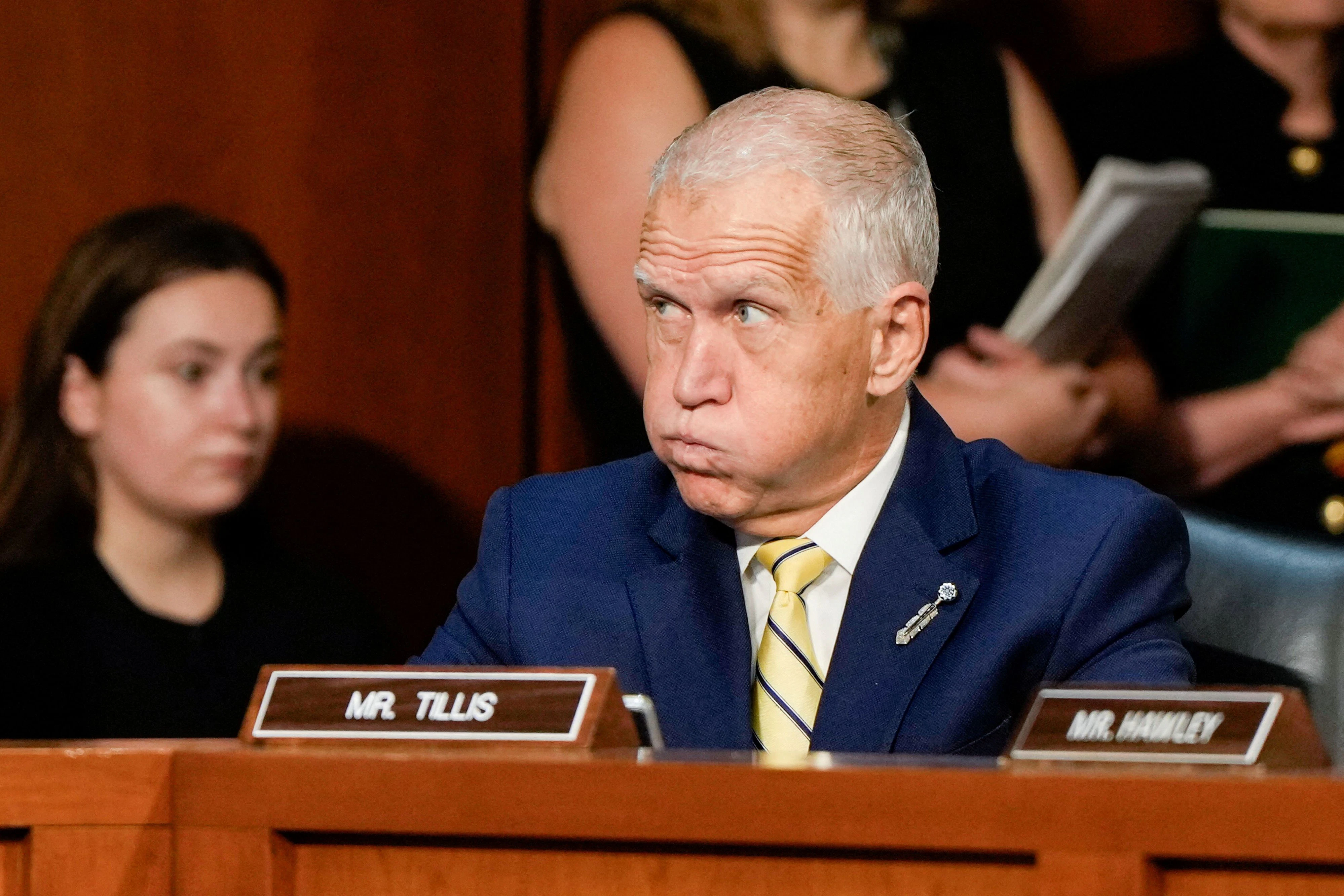 Wirft seinen Senats-Kollegen mangelnde Kompetenz in Hinblick auf KI vor: der republikanische Senator Thom Tillis aus North Carolina