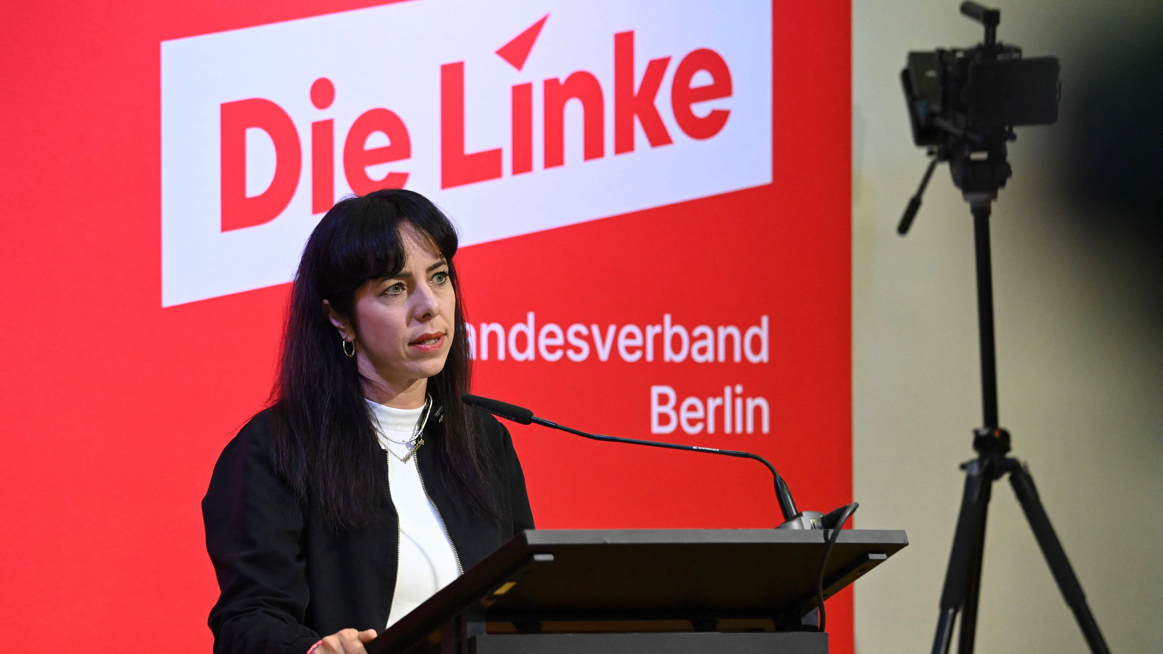 Linken-Politikerin Elif Eralp zeigt Deutschlands Innenminister an.