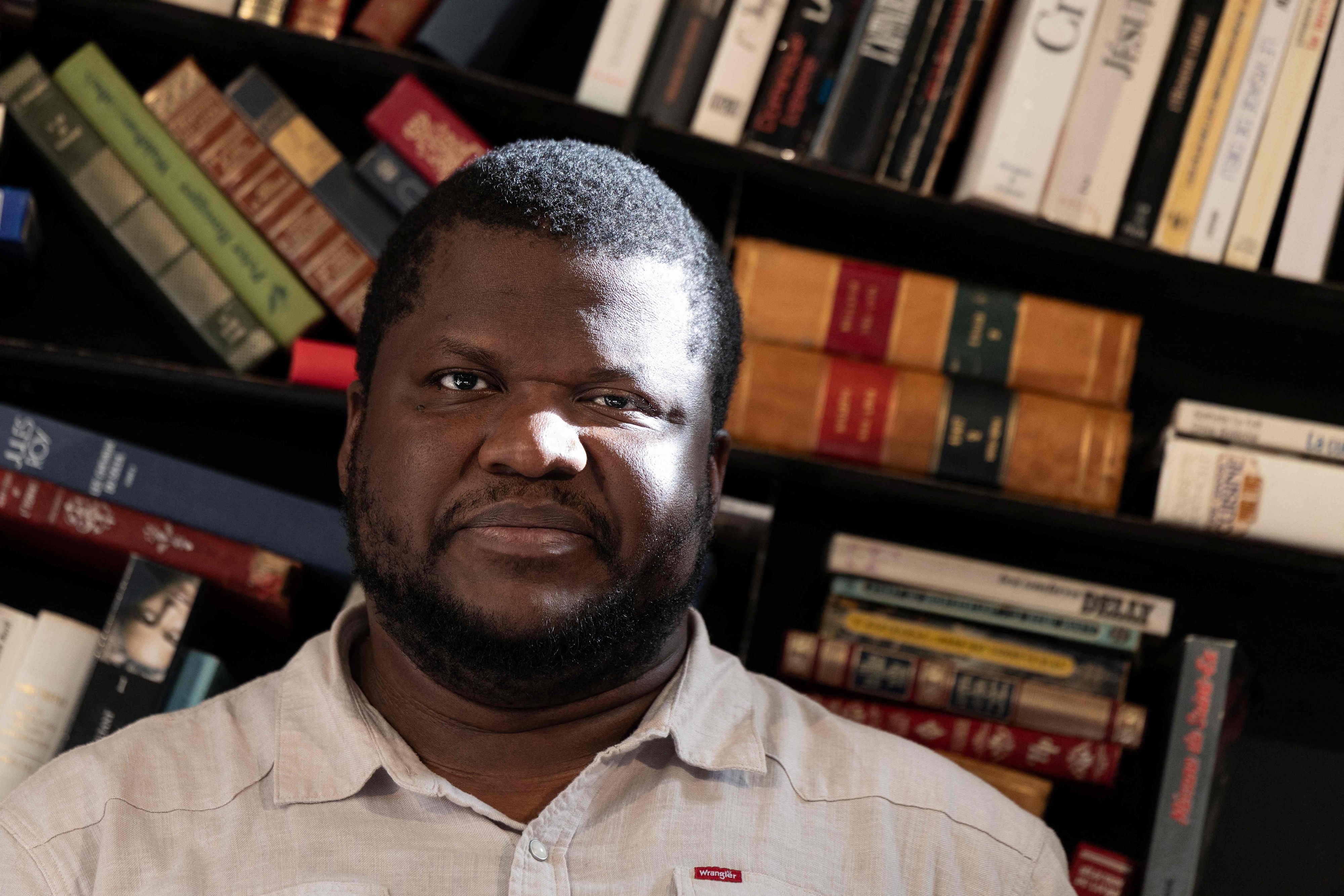 Der KI-Verdacht bringt den kanadisch-haitianischen Autor Thélyson Orélien nun in Bedrängnis.