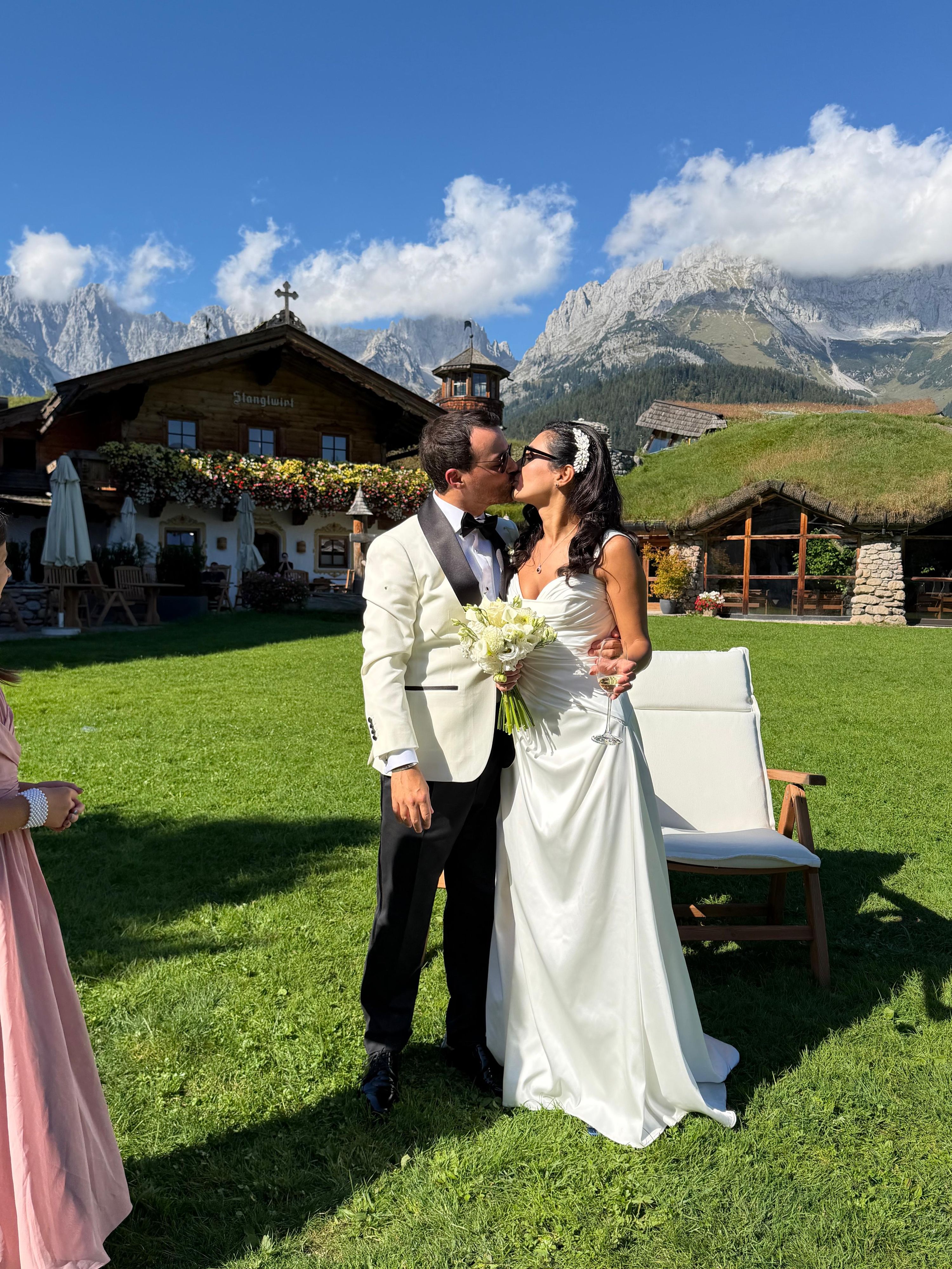 Für Luigi Barbaro Jr. und Lara Zankena wurde aus einem September-Wochenende in Tirol ein ganz besonderes: Der Gastronom und die Unfallchirurgin haben am 25. September geheiratet.