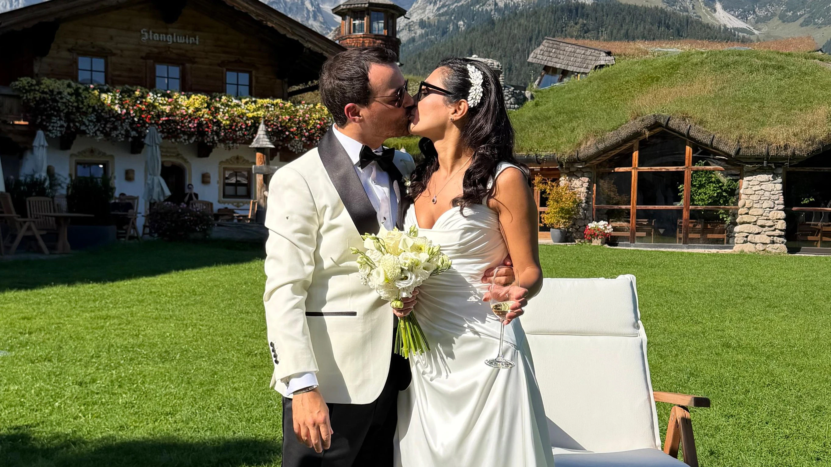 Für Luigi Barbaro Jr. und Lara Zankena wurde aus einem September-Wochenende in Tirol ein ganz besonderes: Der Gastronom und die Unfallchirurgin haben am 25. September geheiratet.