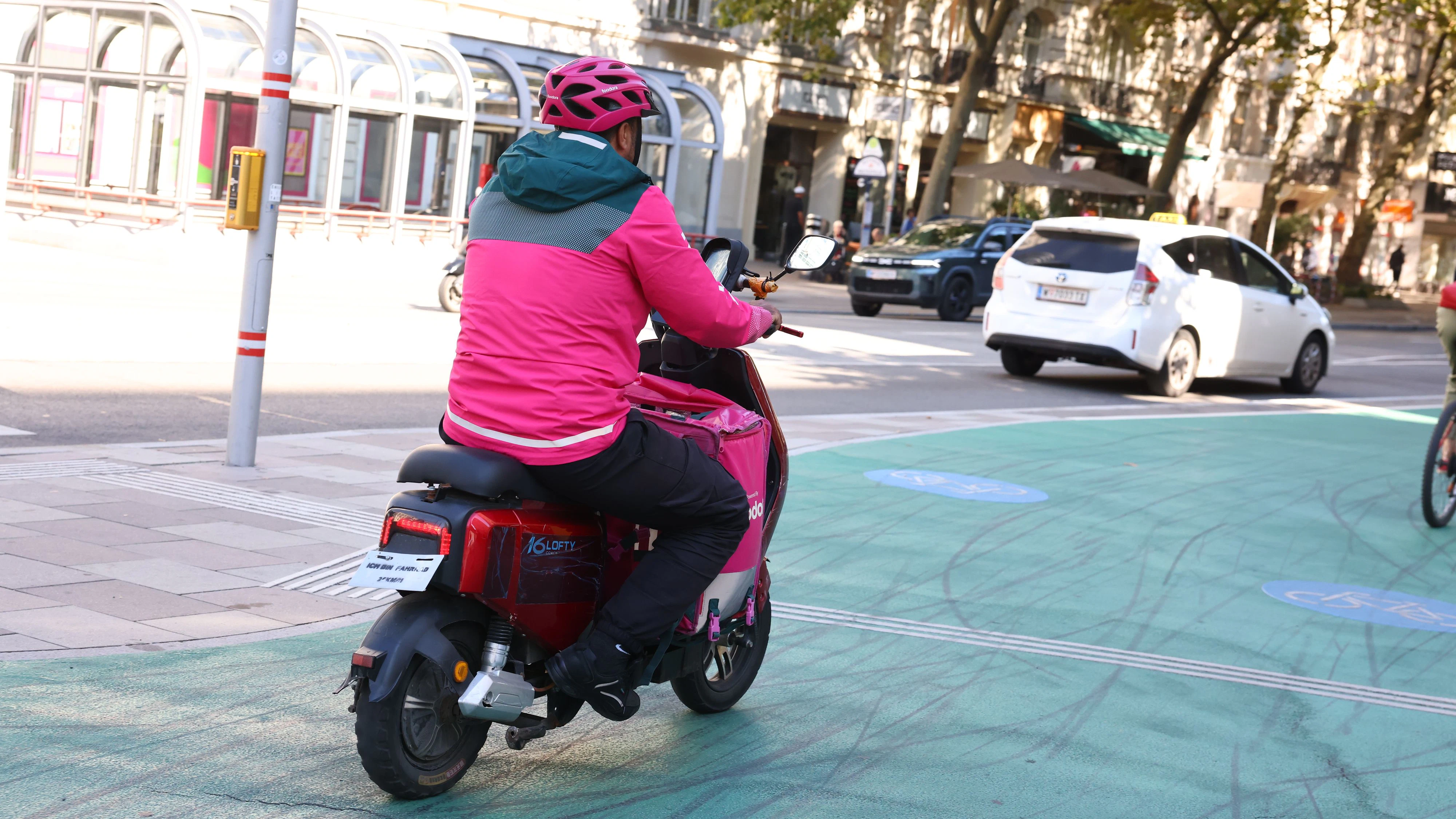E-Moped-Fahrer müssen zahlreiche neue Regeln beachten.