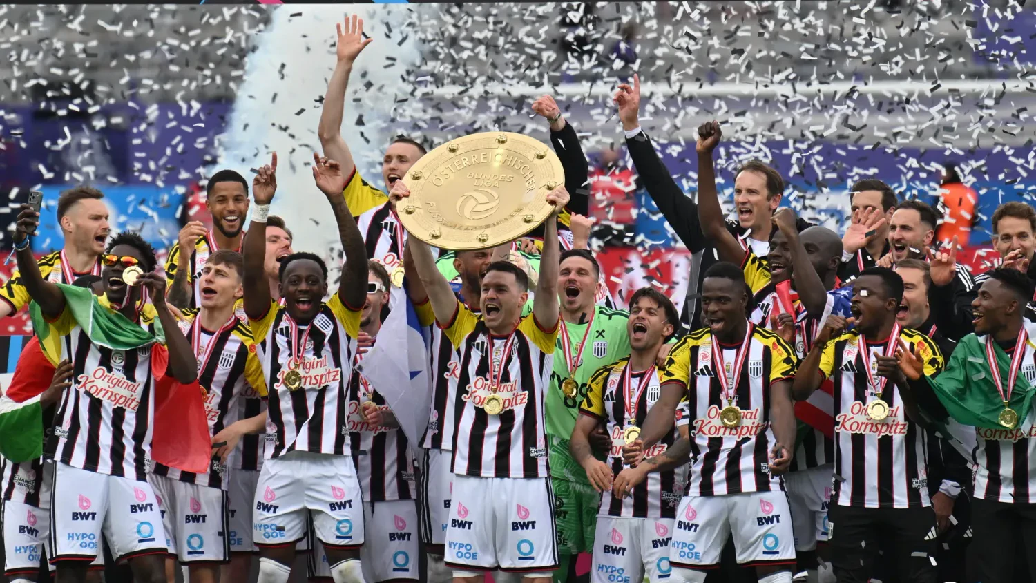 Was für ein Jahr für den LASK: Erst der Cup-Sieg, dann der Meisterteller und zur Krönung der Einzug in die Champions League.