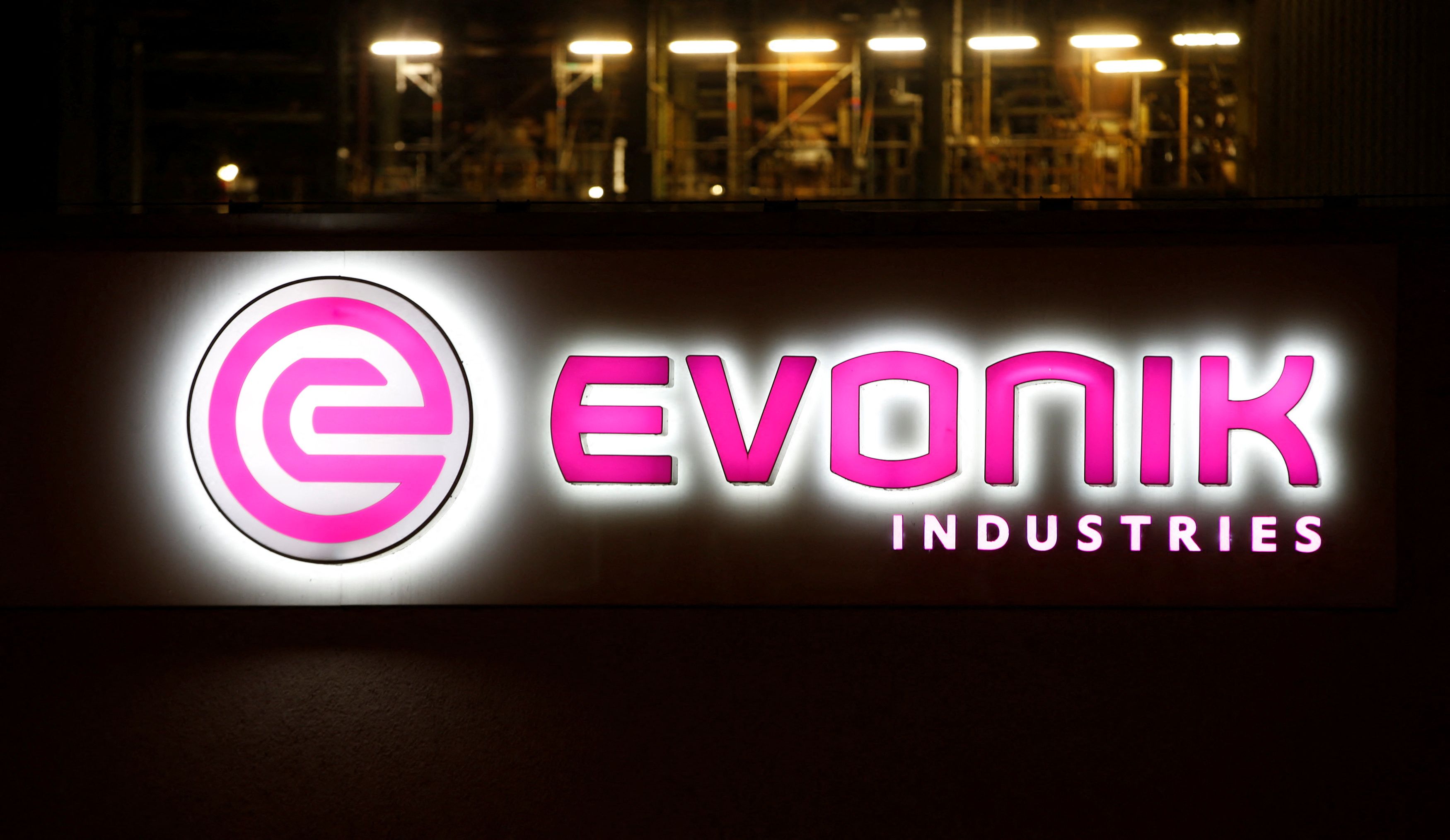 Spezialchemiekonzern Evonik hat das Milliarden-Angebot von BASF abgelehnt.