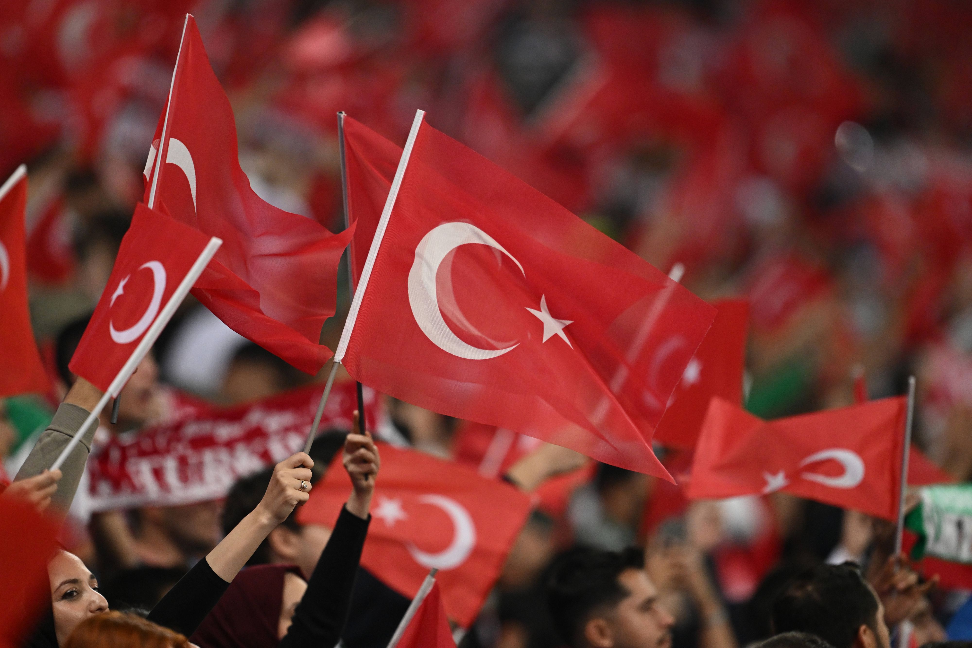 Heute.at - Razzia, Festnahmen: Schiri-Skandal erschüttert Türkei